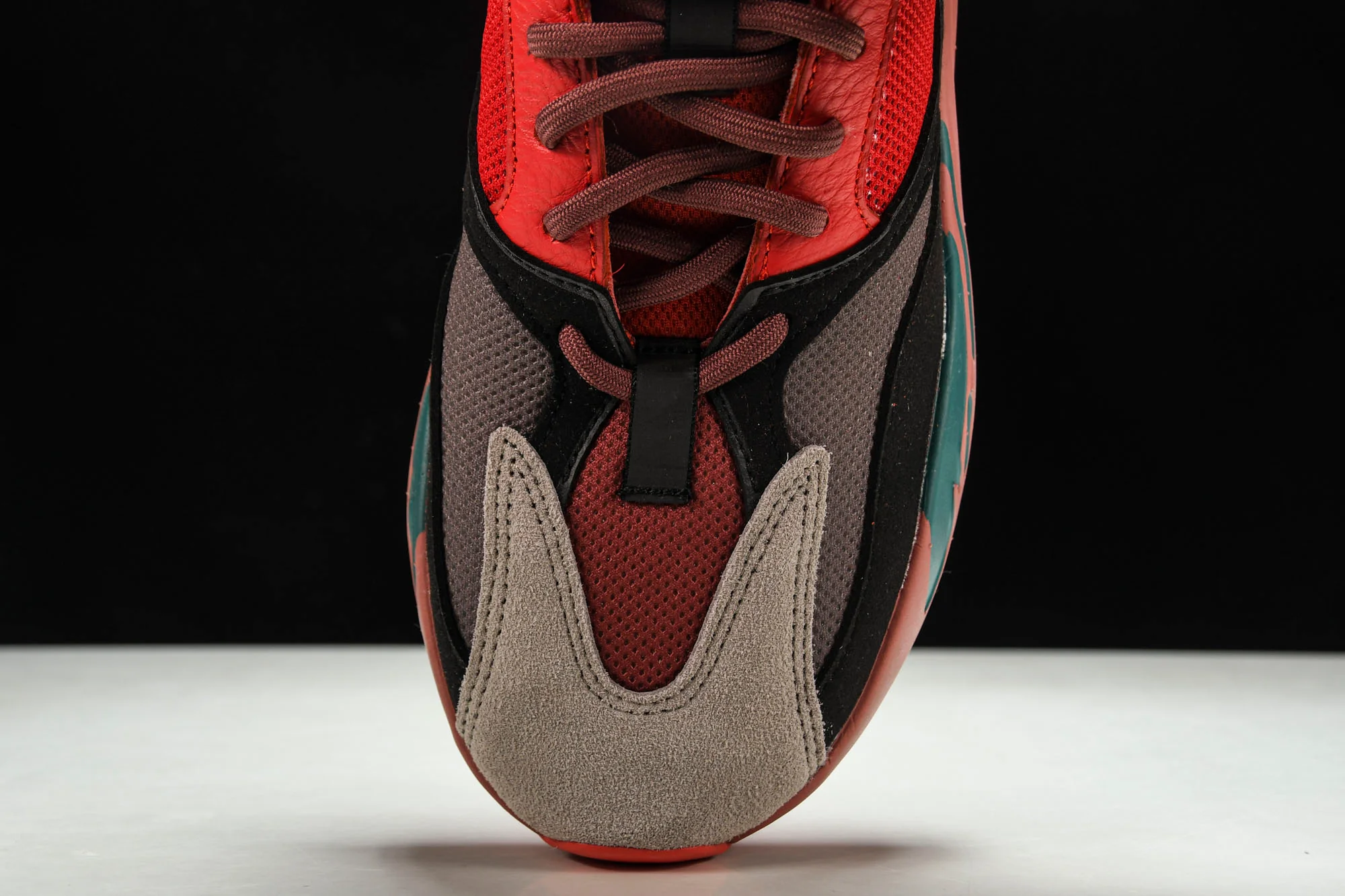 Yzy Boost 700 Hi-Res Red