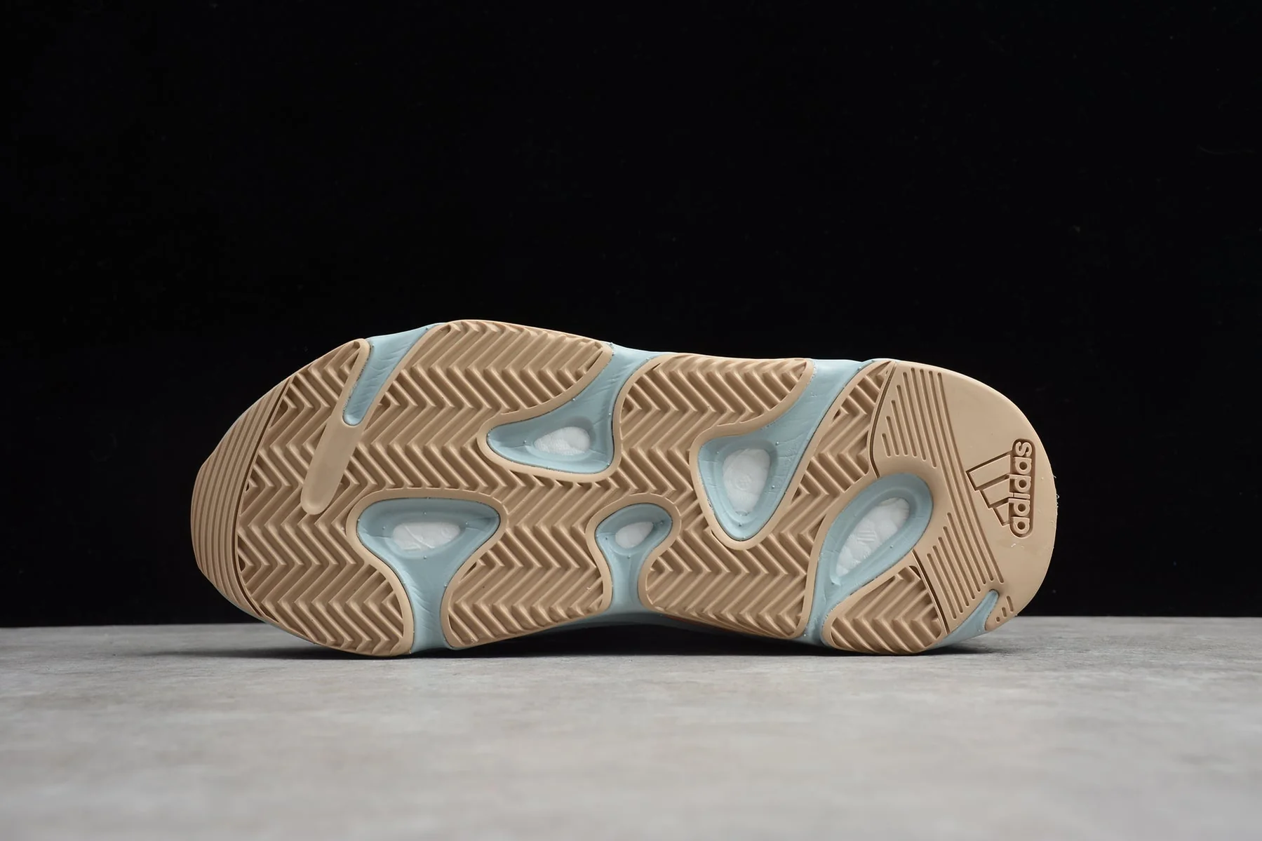 Yzy Boost 700 Carbon Blue