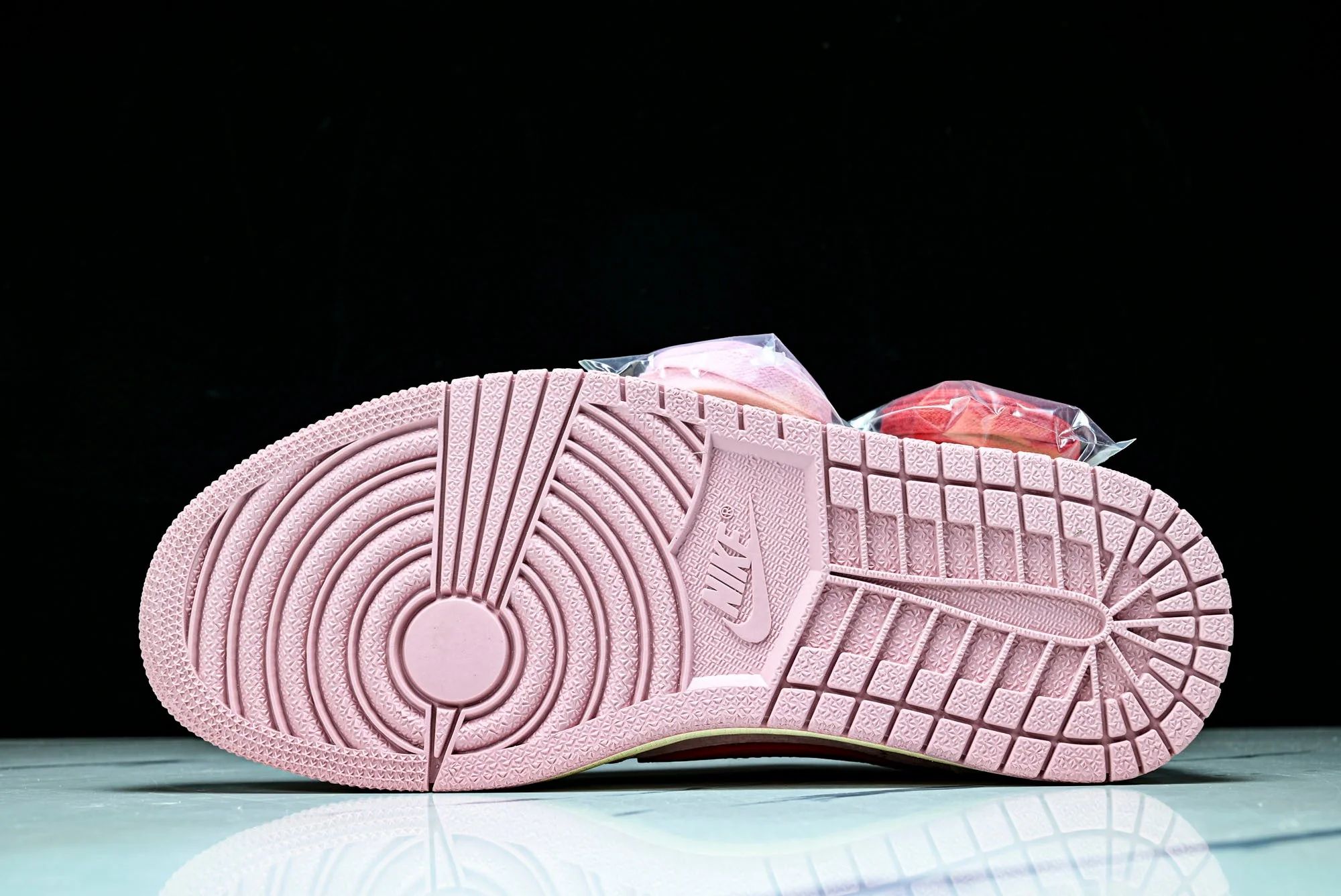 Travis Scott AJ1 Retro Low OG 'Tropical Pink'