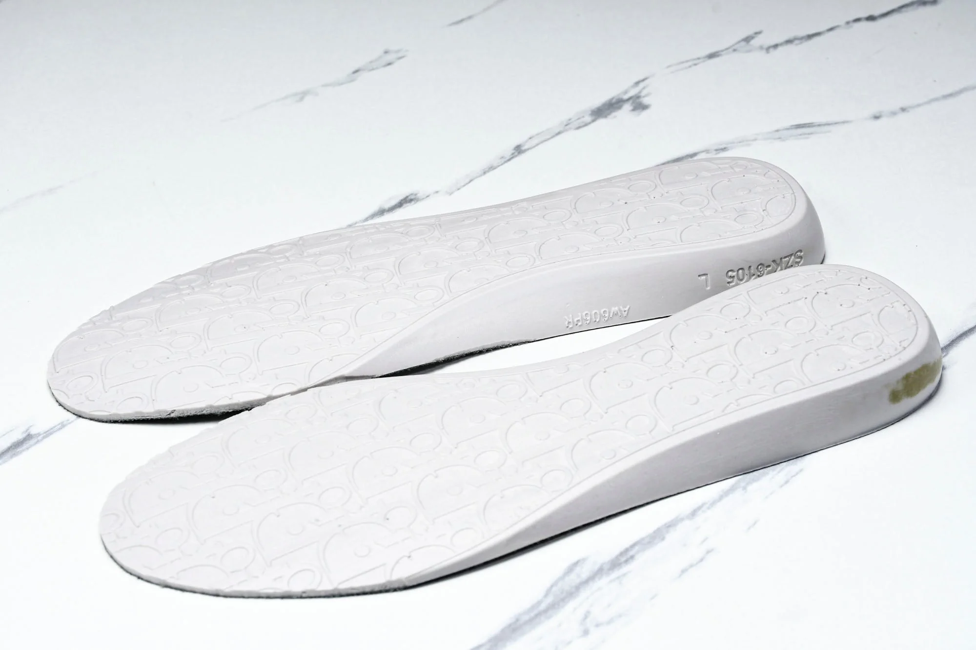 D1or B33 Gravity Leather 'Oblique Triple Khaki'