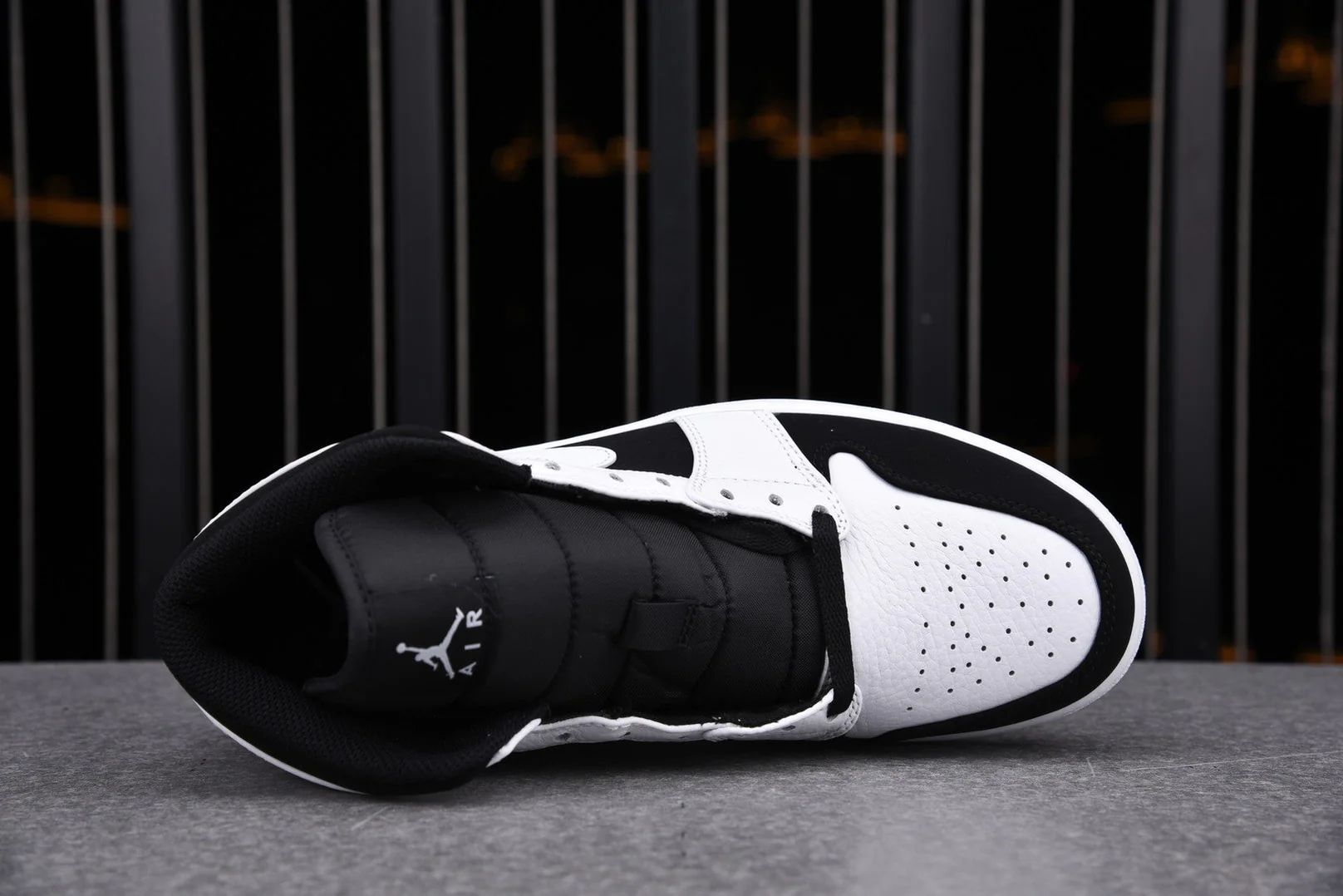 AJ1 Retro Mid 'Tuxedo'