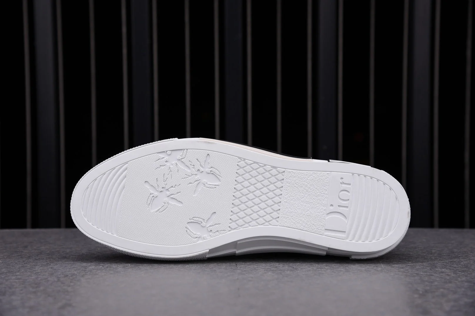 D1or B23 Low 'Oblique'