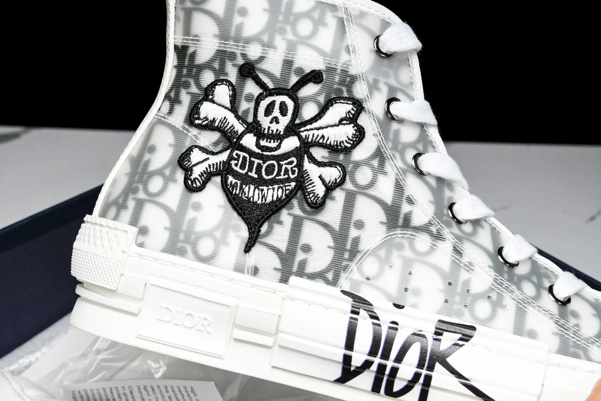 D1or B23 High x Shawn Stussy 'Bee Embroidery Patch'