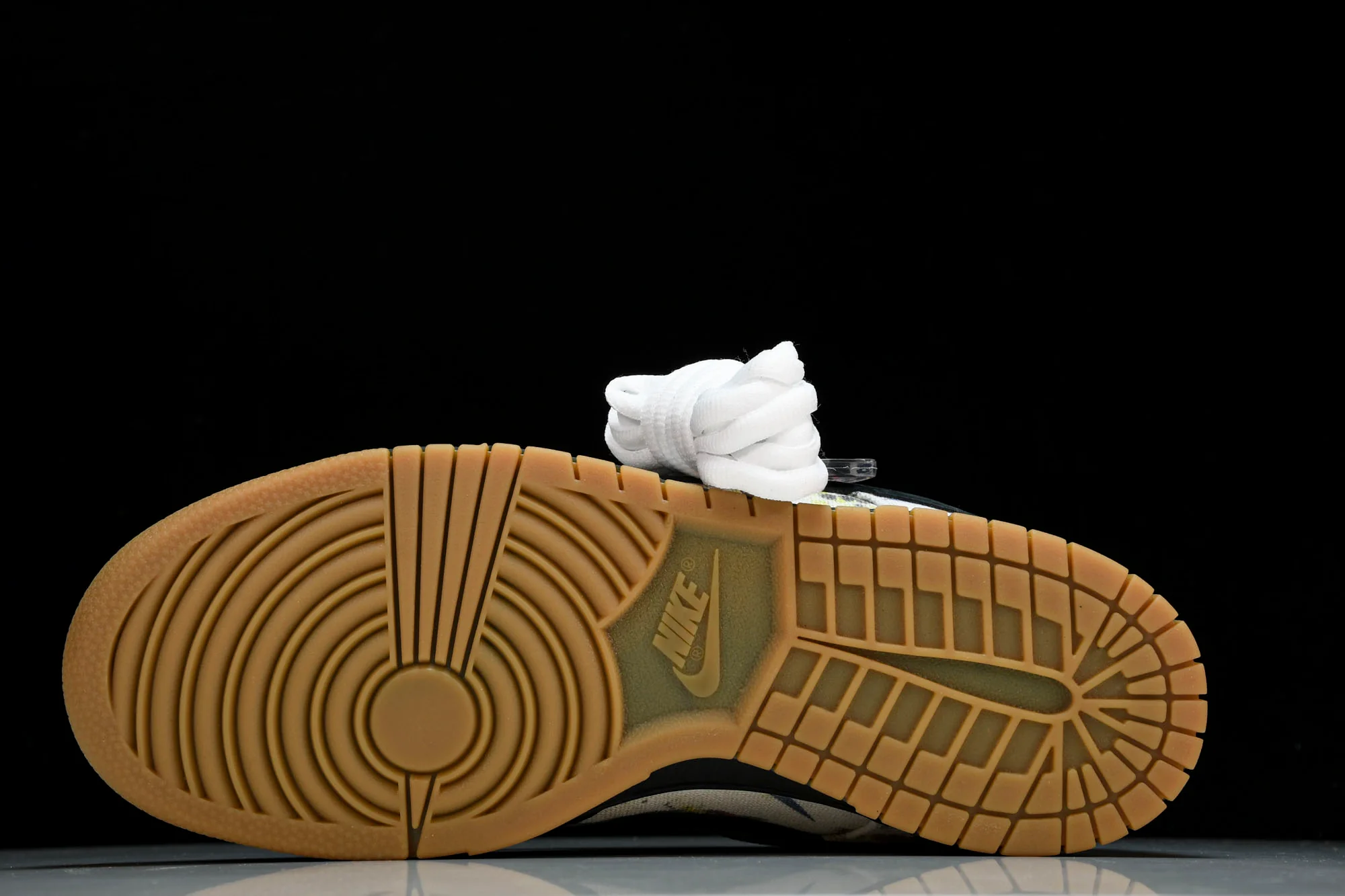 Supreme x SB Dnk Low 