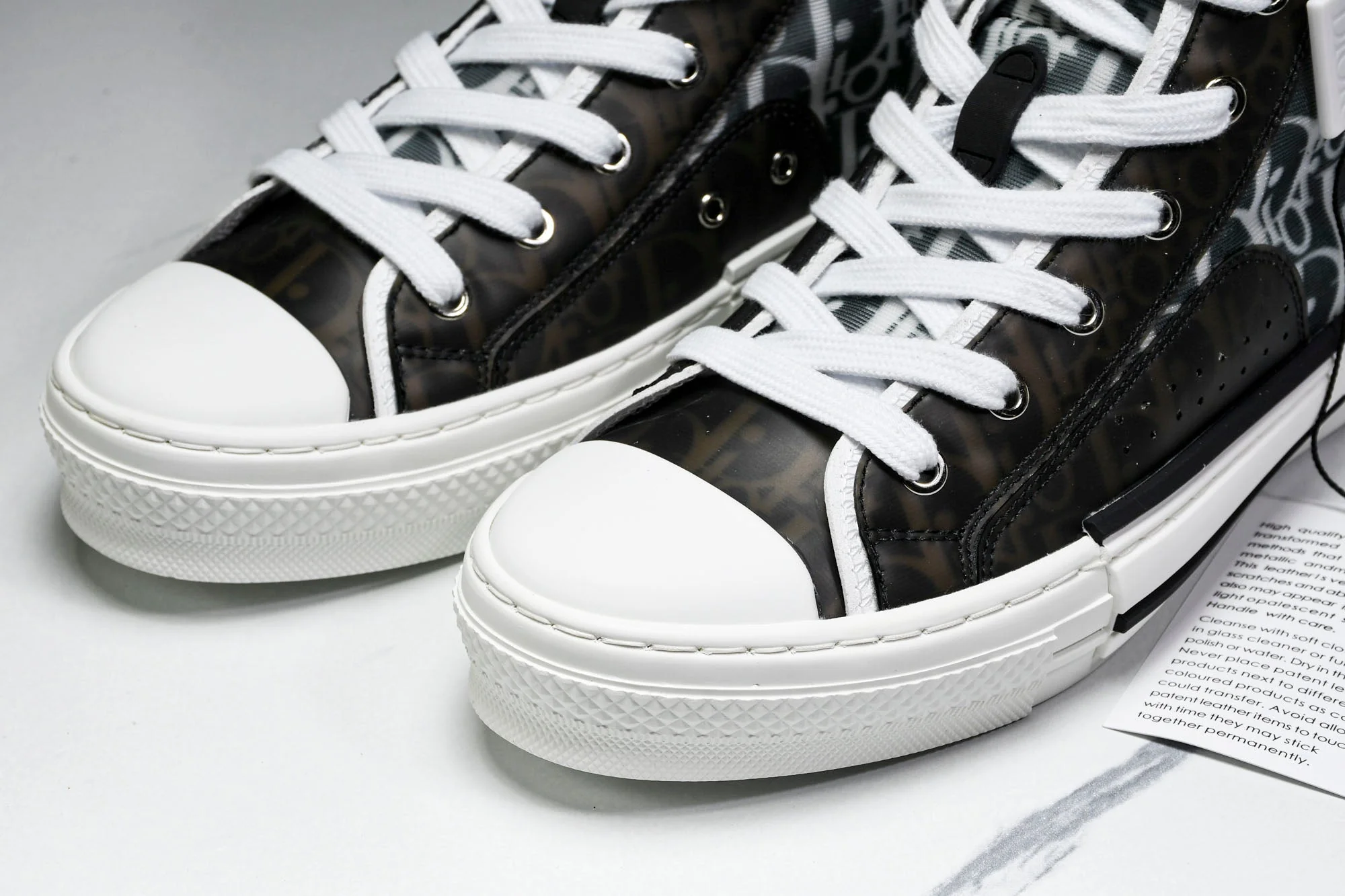 D1or B23 High 'Oblique Black White'