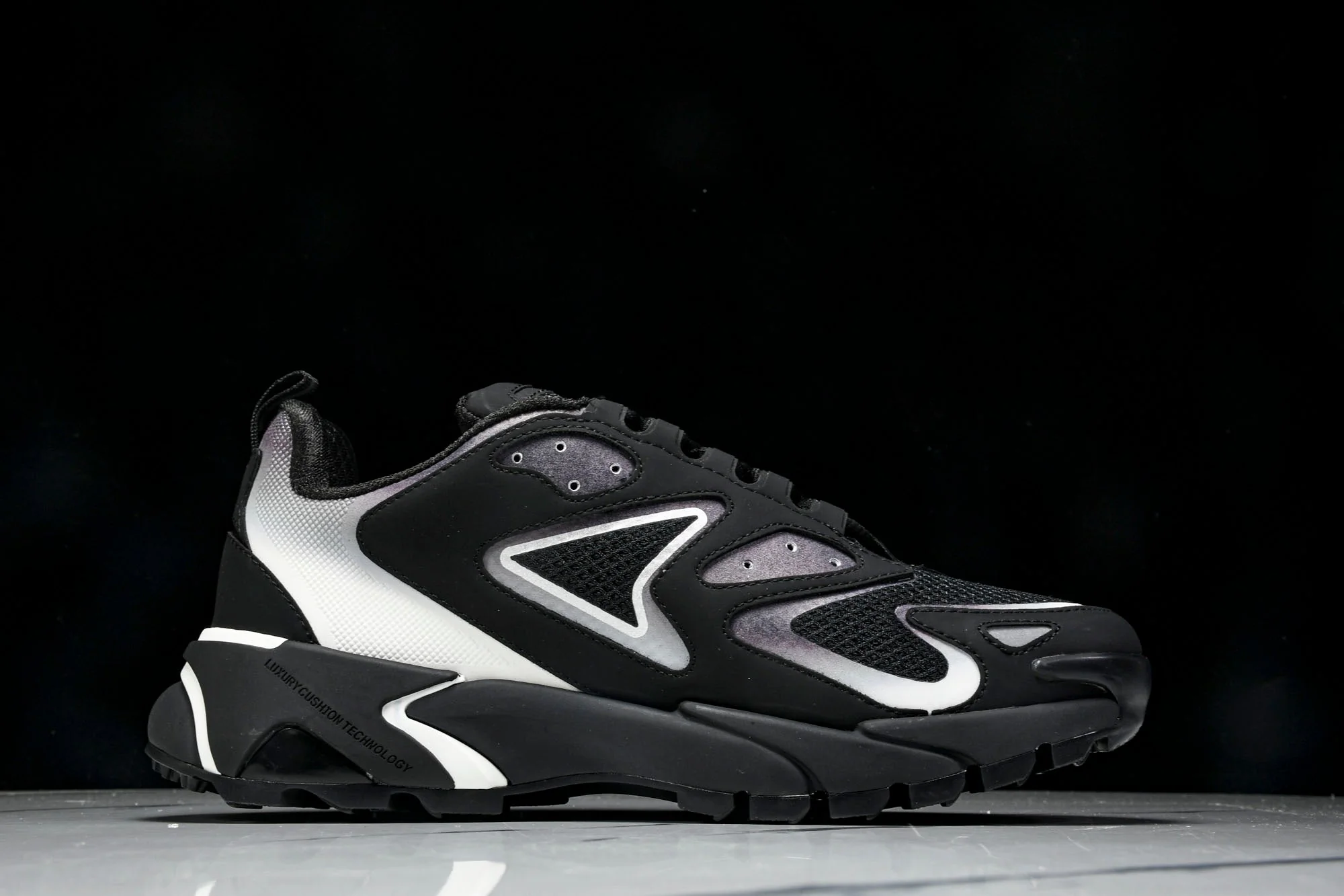 Louis Vuittоп Runner Tatic Sneaker 'Black White'