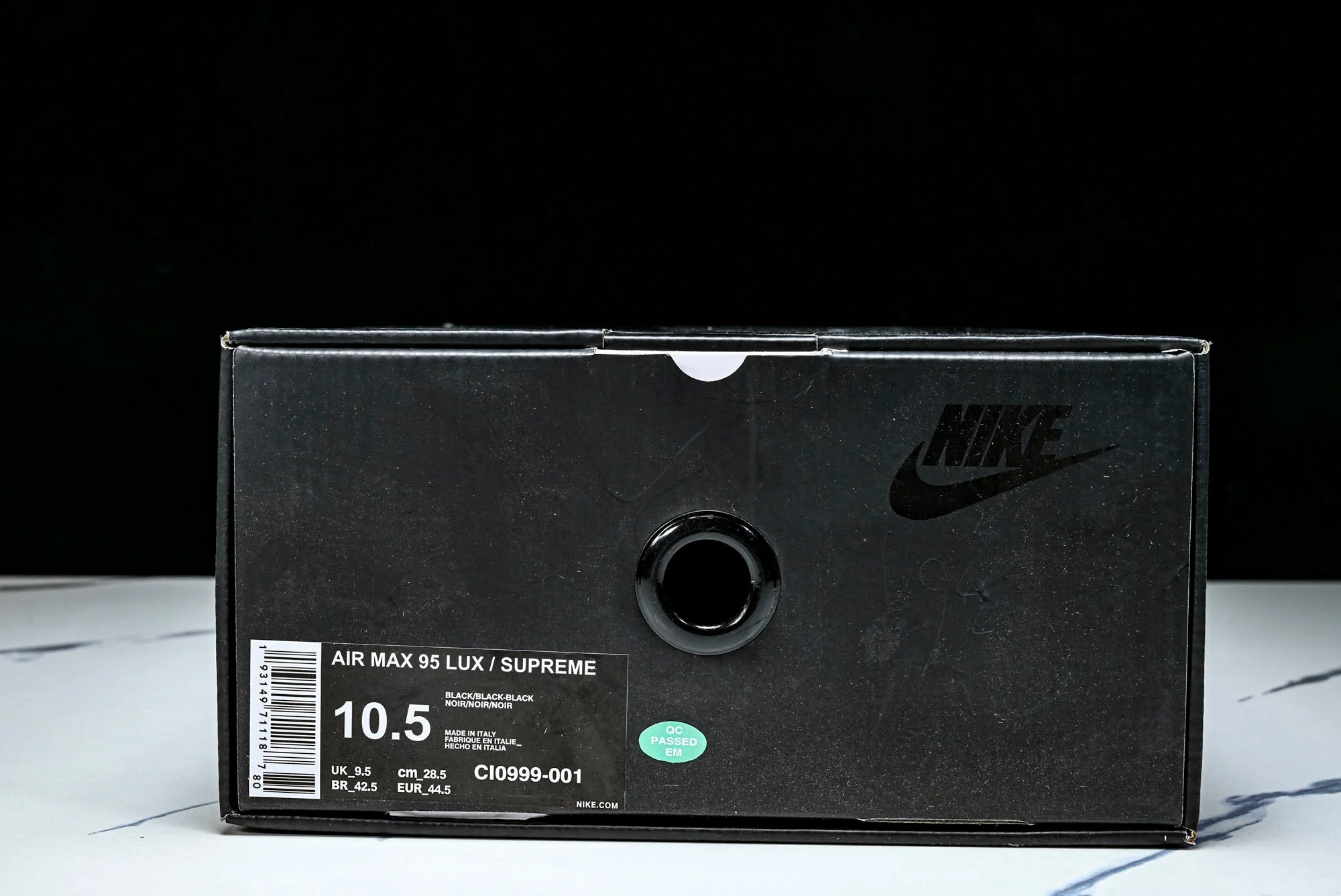 Supreme x AM95 Lux 'Black'