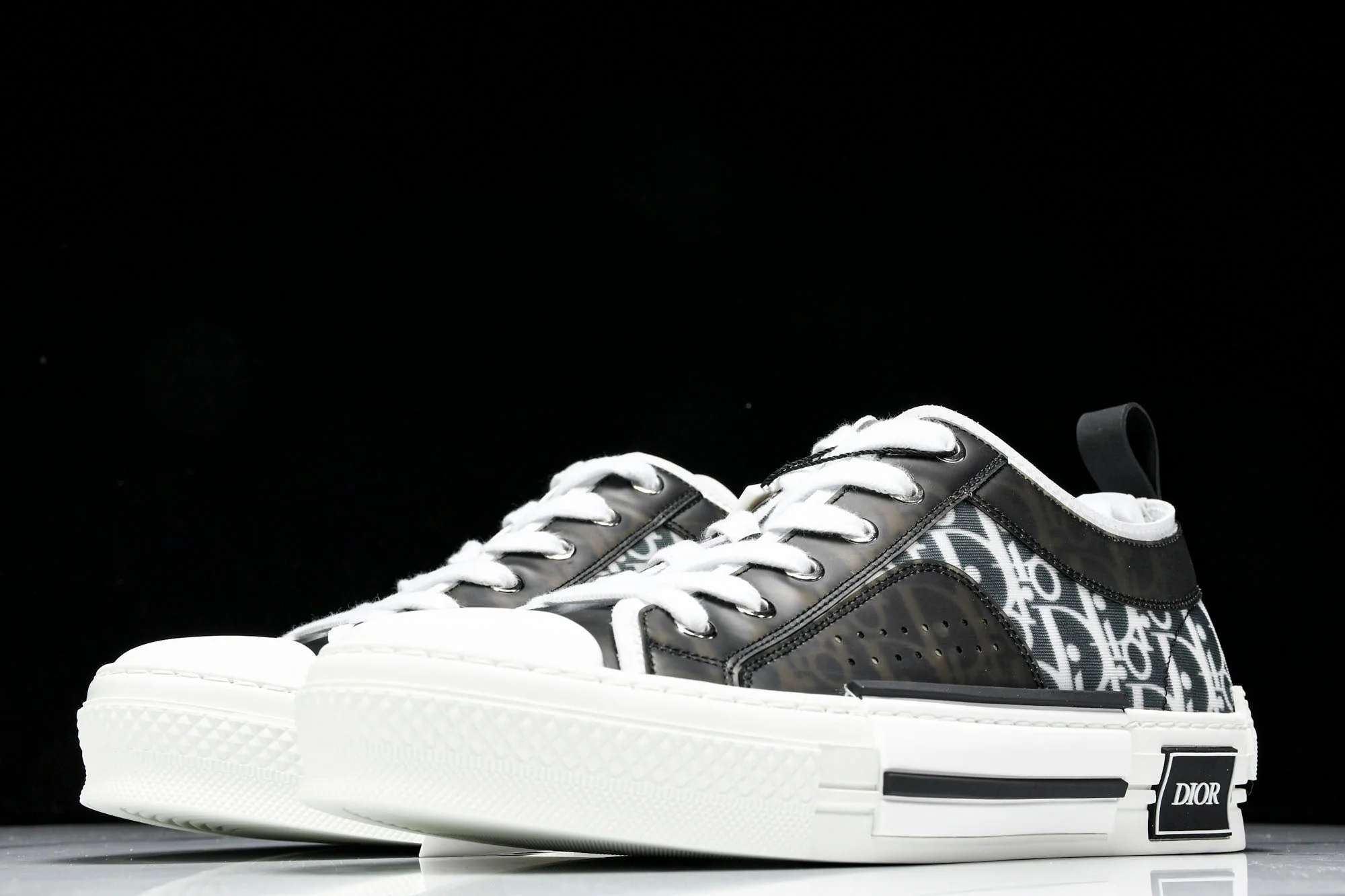 D1or B23 Low 'Oblique Black White'