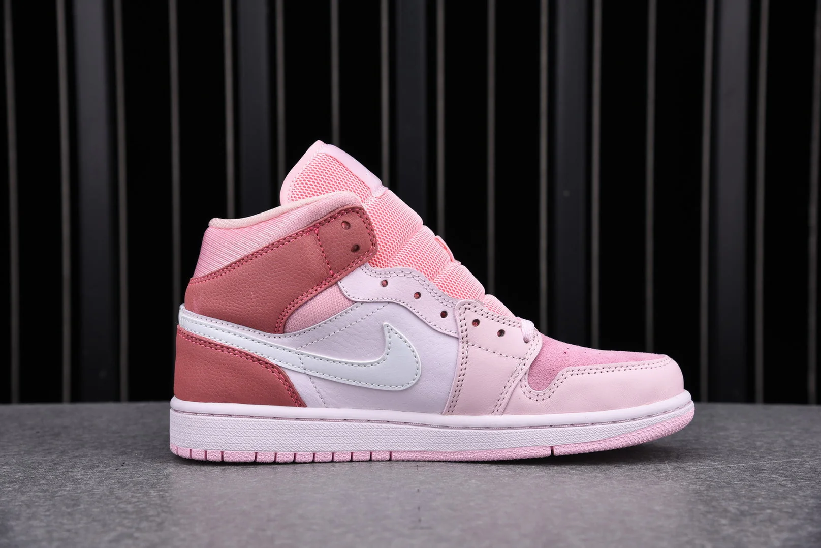 AJ1 Mid 'Digital Pink'