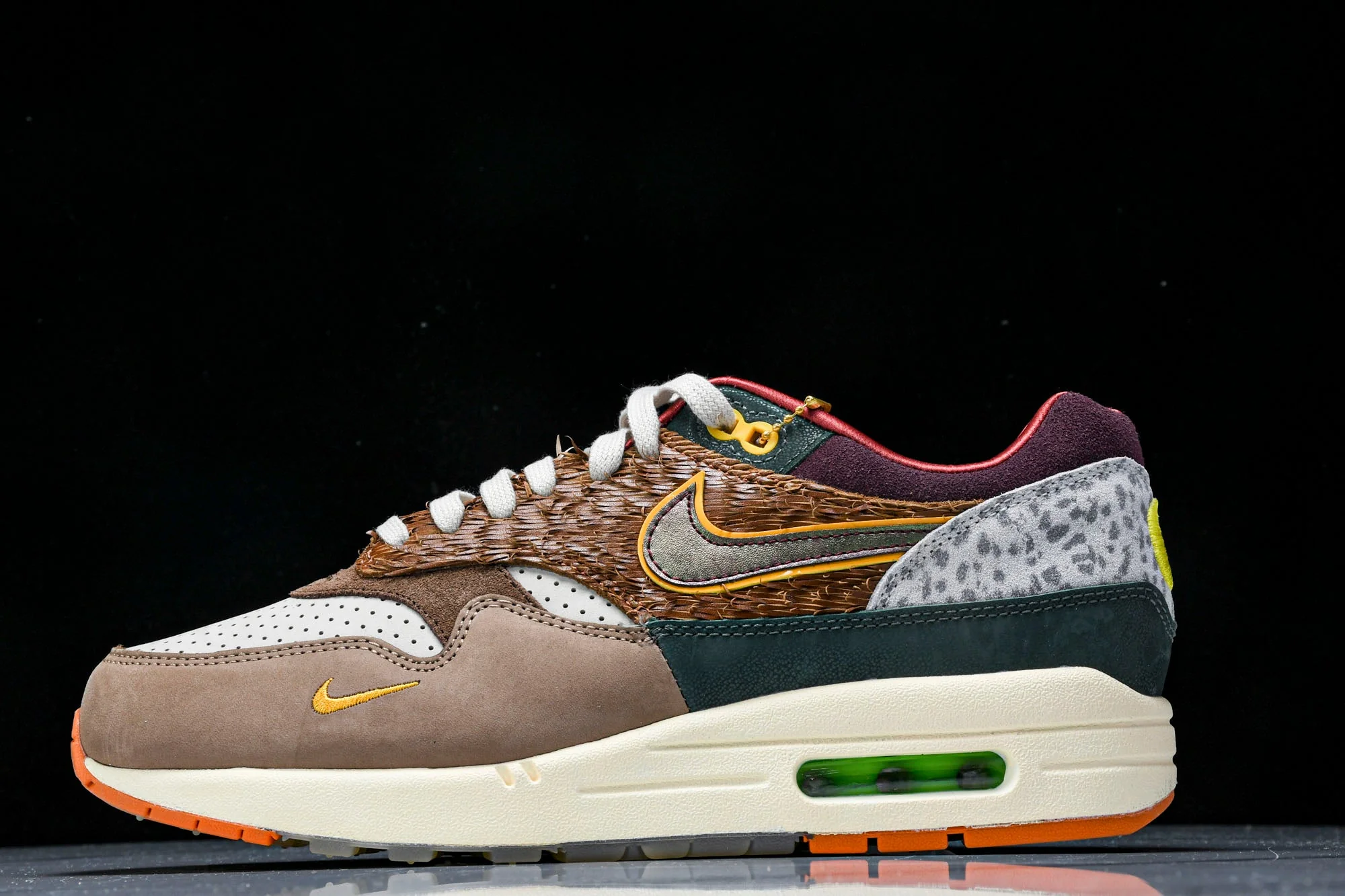 Division Street x AM1 '87 Luxe University of Oregon PE