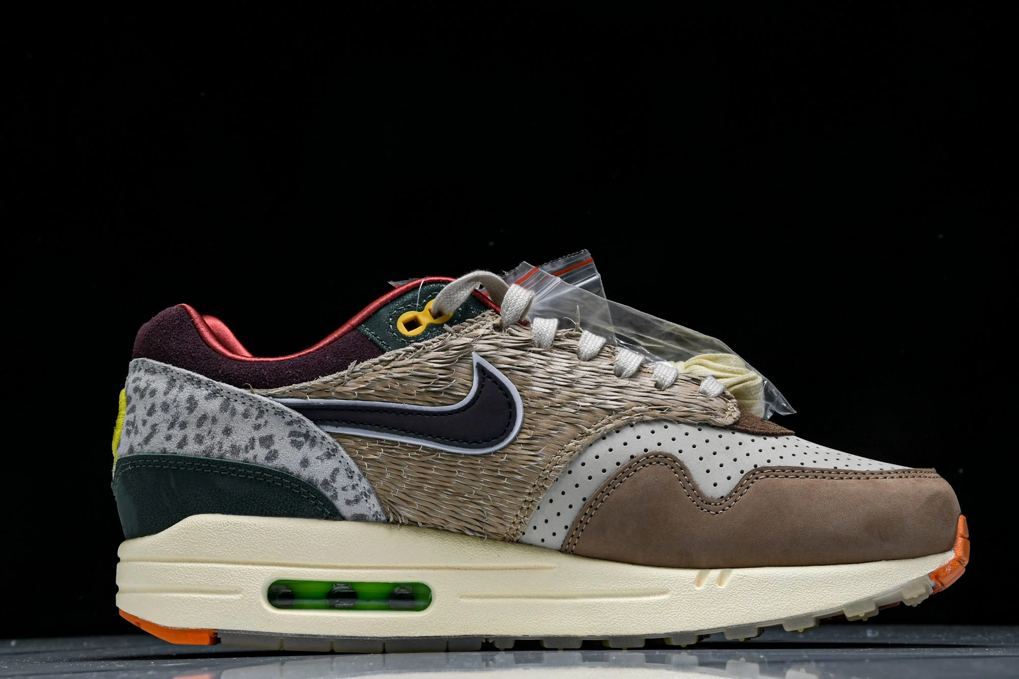 Division Street x AM1 '87 Luxe University of Oregon PE