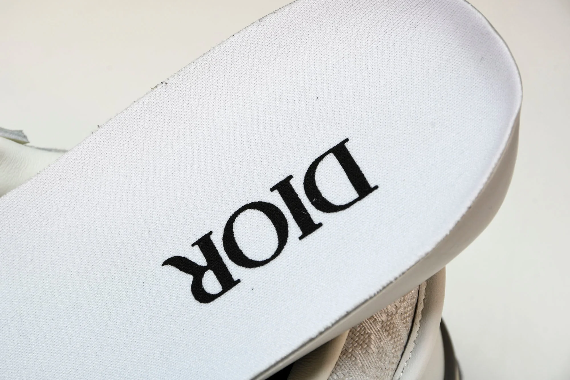 D1or B33 'White Oblique'