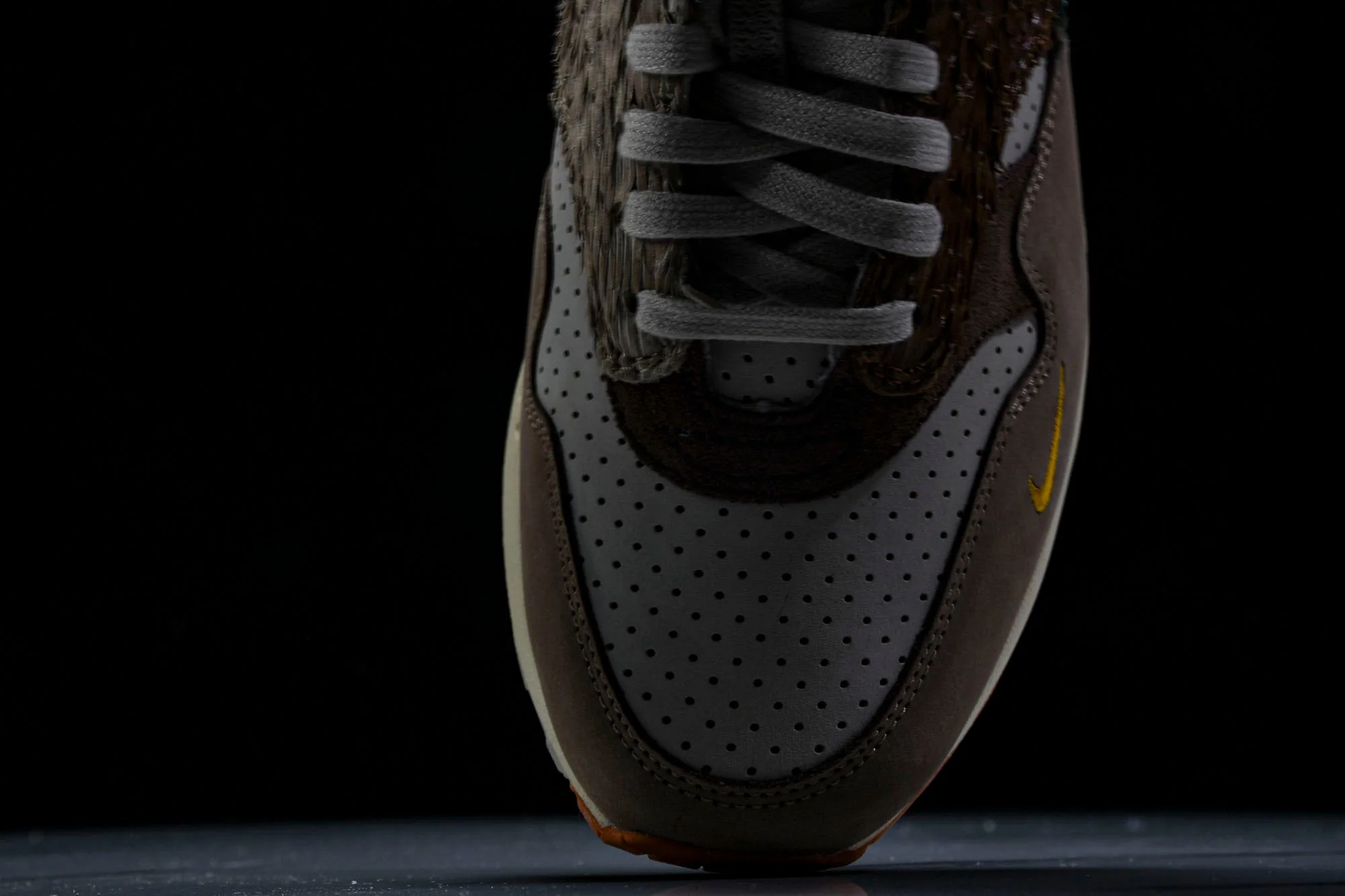 Division Street x AM1 '87 Luxe University of Oregon PE