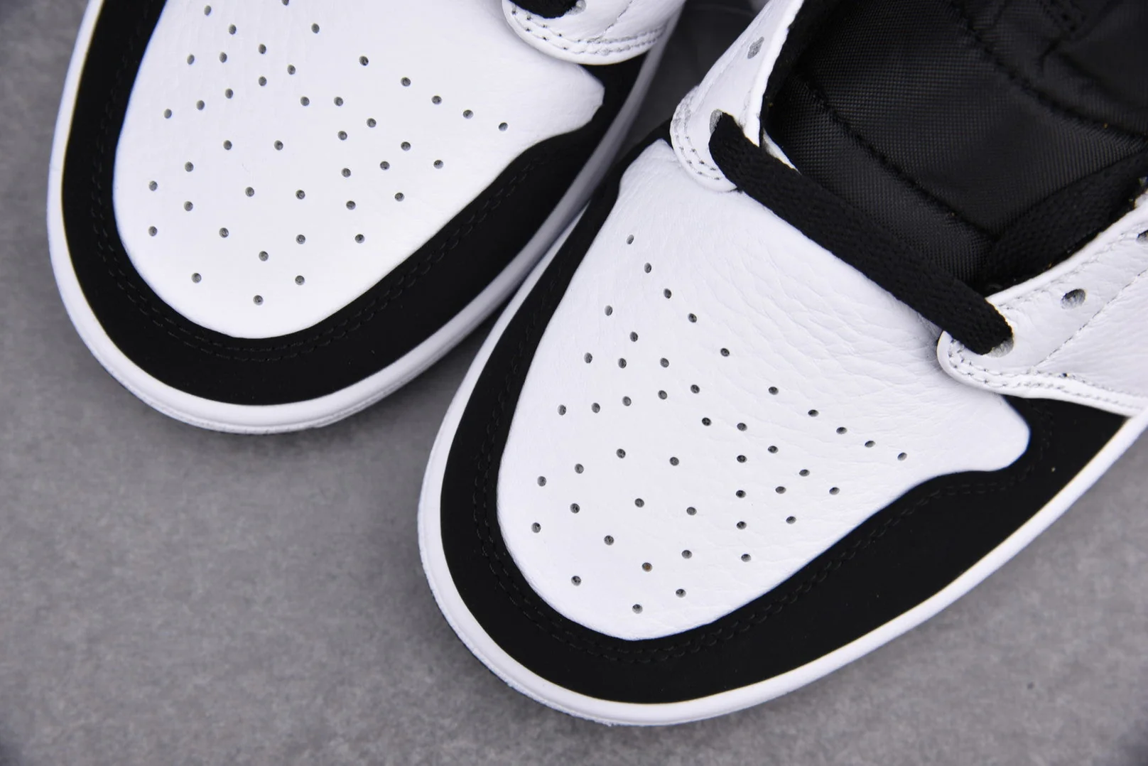 AJ1 Retro Mid 'Tuxedo'