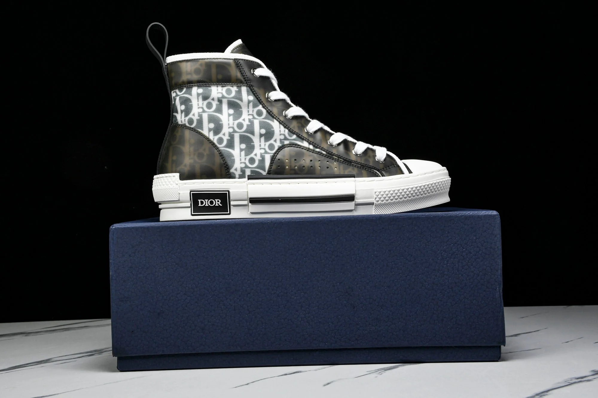 D1or B23 High 'Oblique Black White'