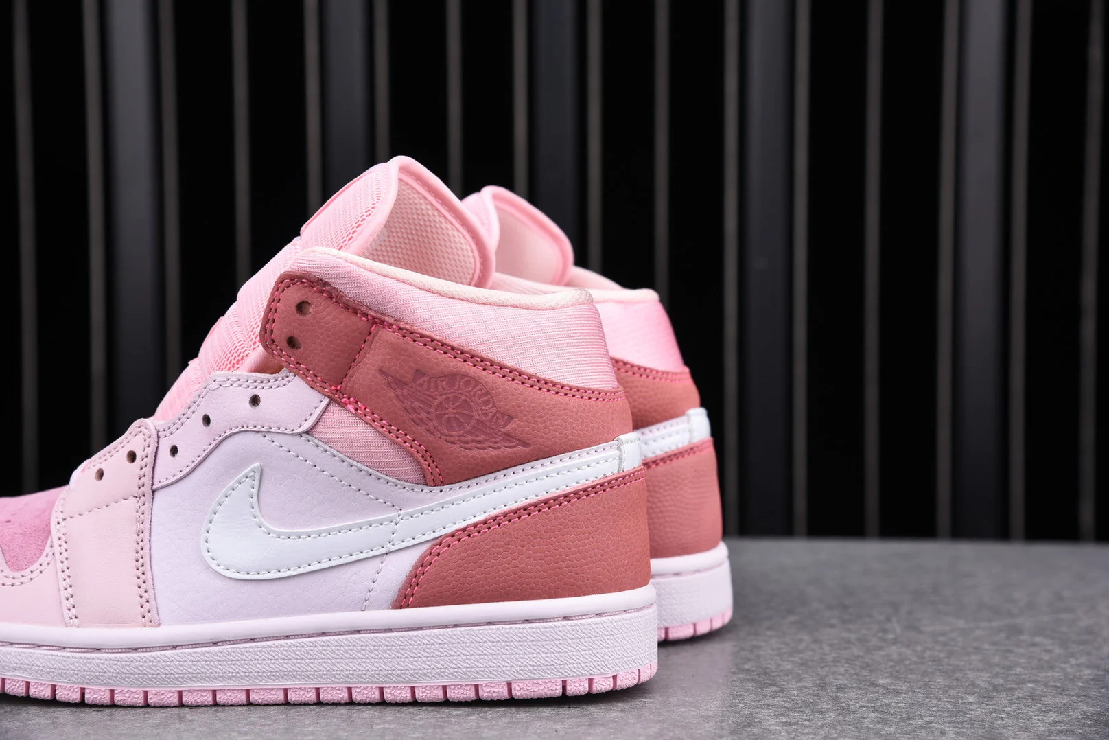 AJ1 Mid 'Digital Pink'