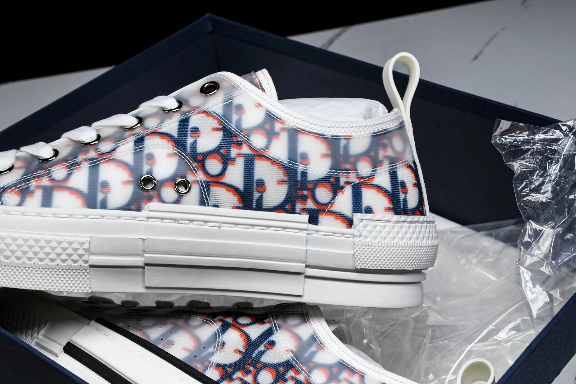 D1or B23 Low 'Oblique Red Blue Pixel'