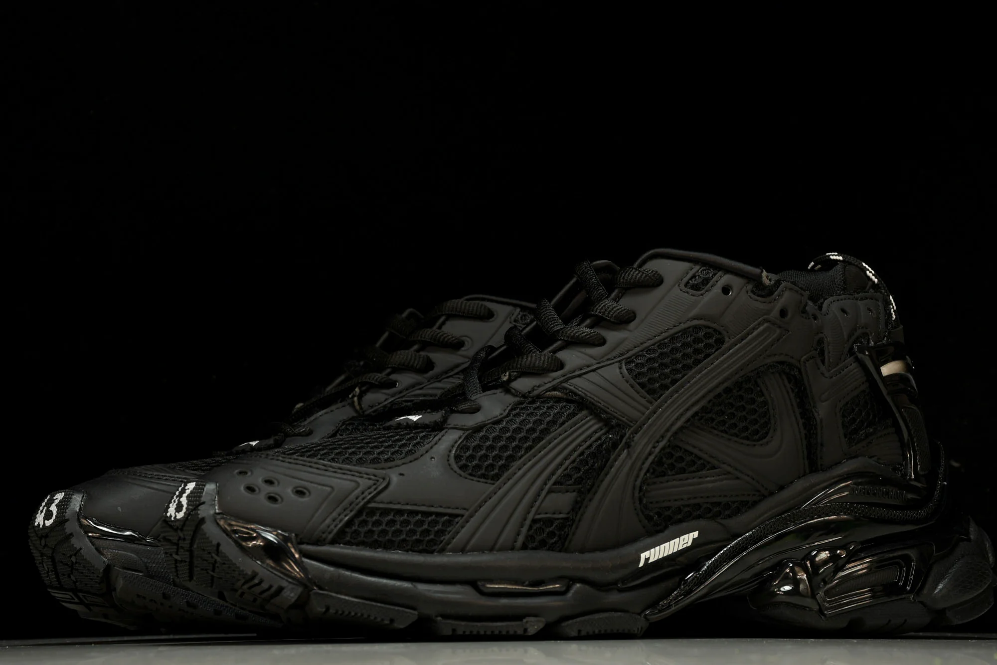 Runner 'Triple Black - Matte'