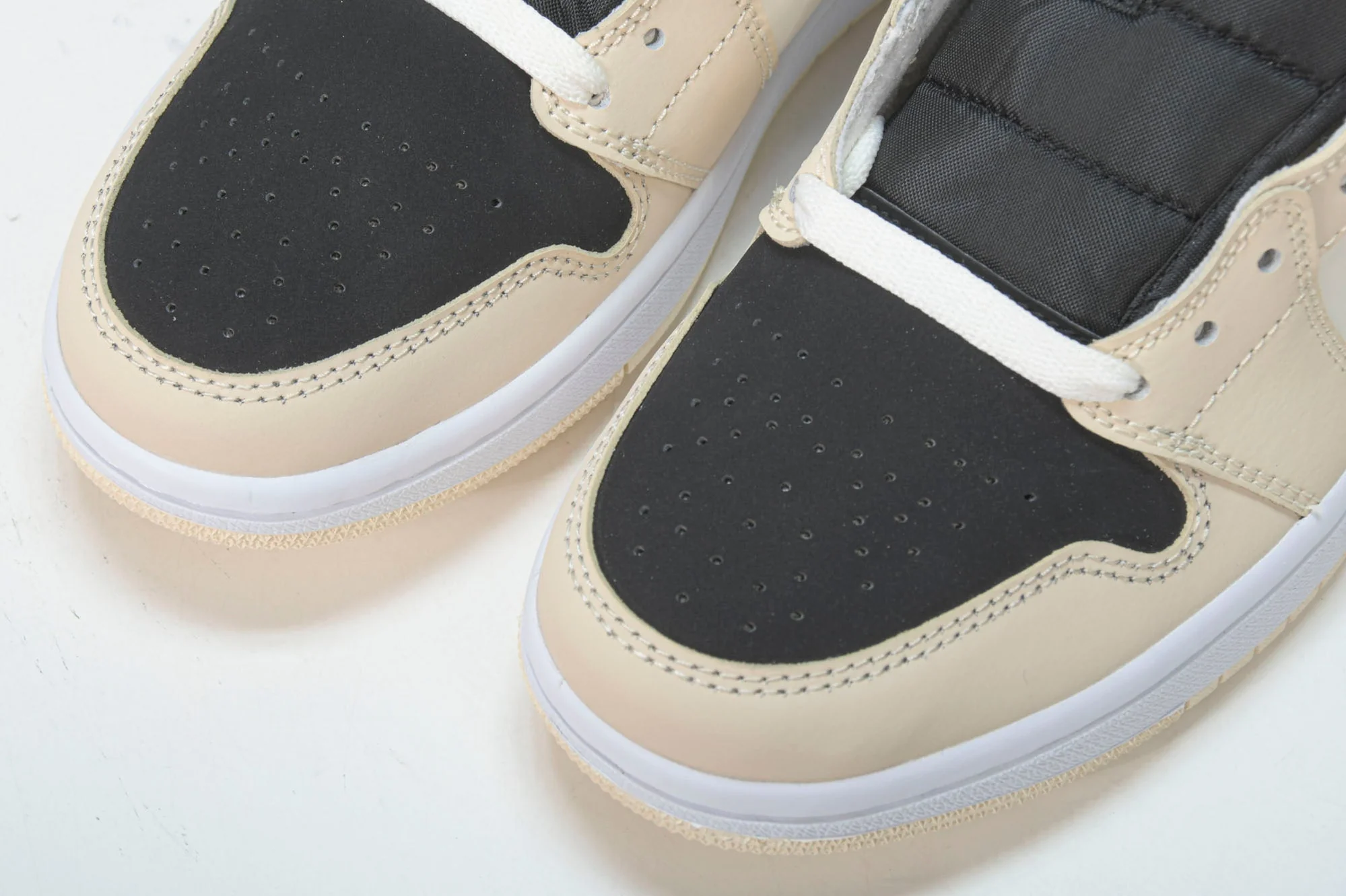 AJ1 Mid 'Barely Orange'