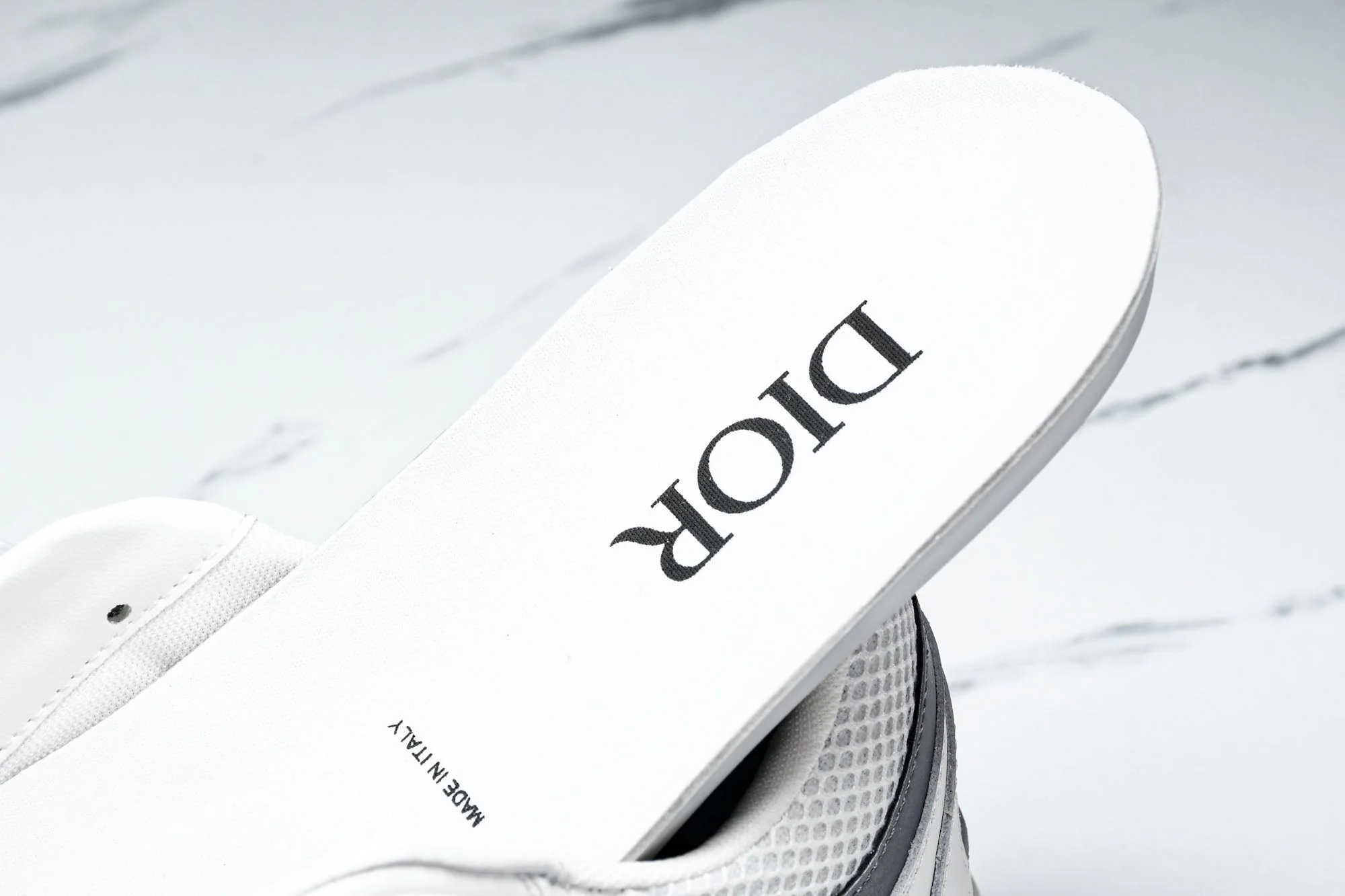 D1or B22 'White Silver'