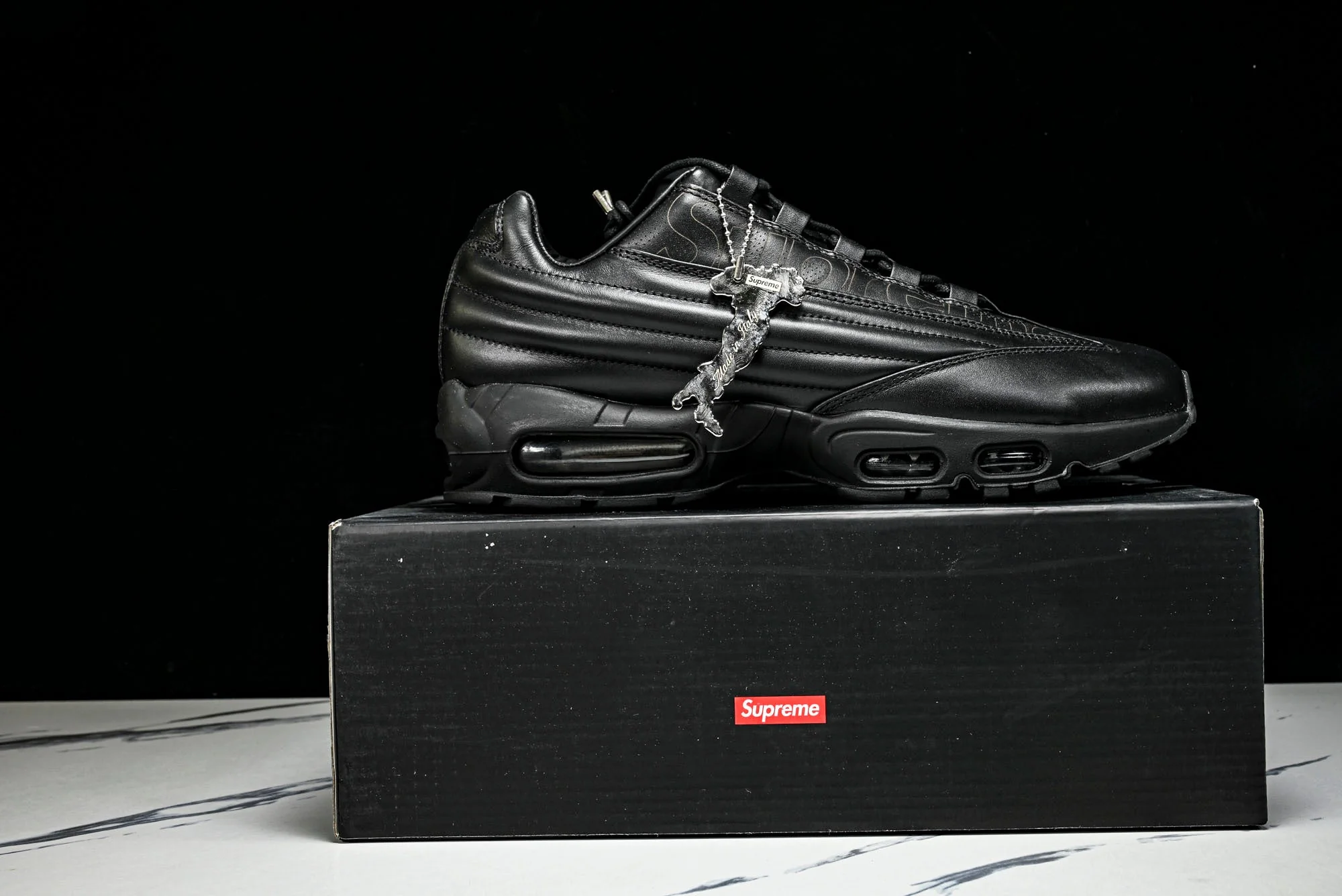 Supreme x AM95 Lux 'Black'