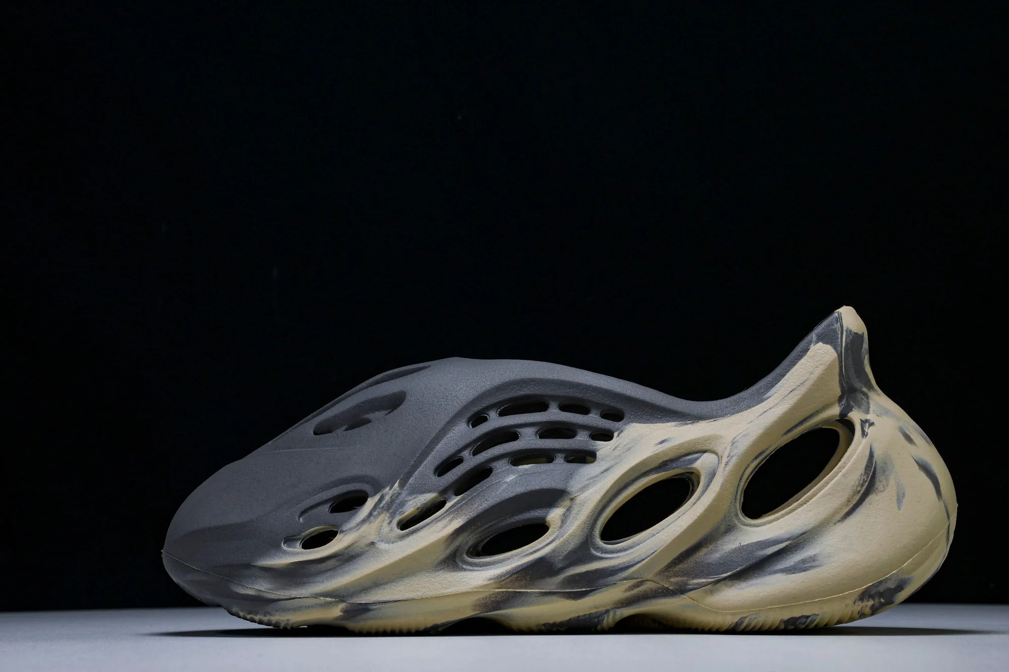 Yzy Foam RNNR 'MX Moon Grey'