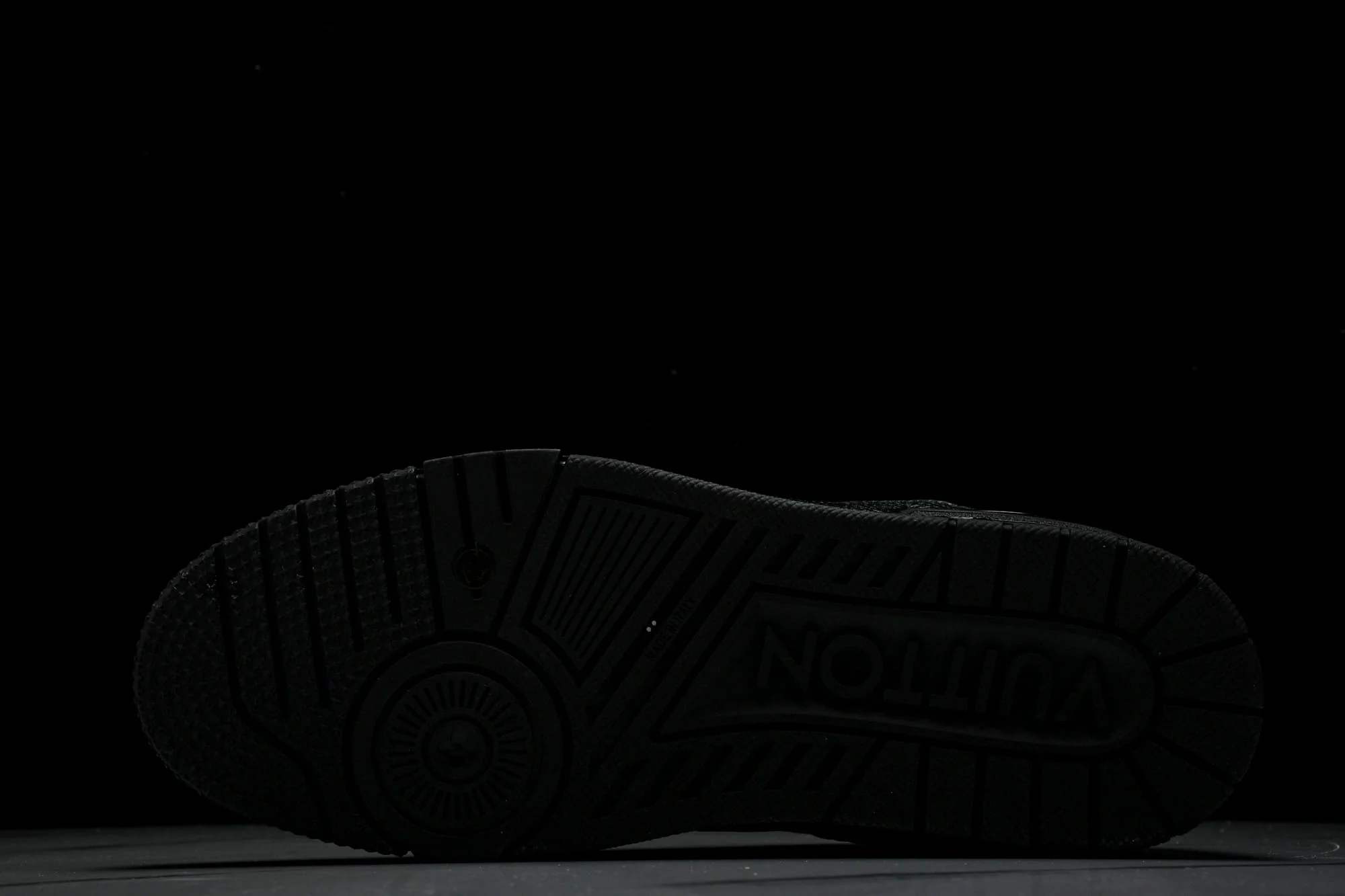 Louis Vuittоп Trainer Low 'Black Embossed Signature'