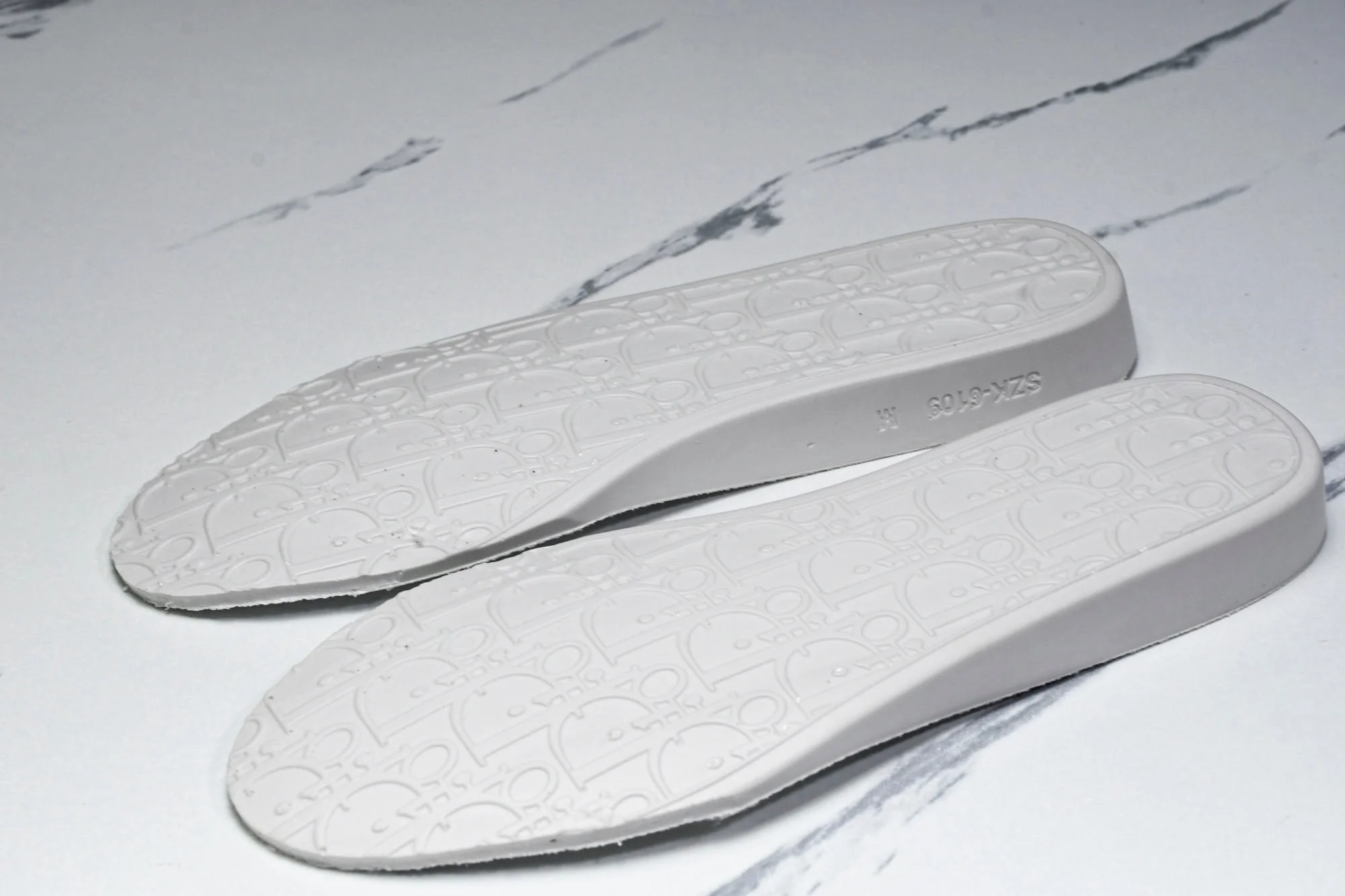 D1or B23 High x Shawn Stussy 'Bee Embroidery Patch'