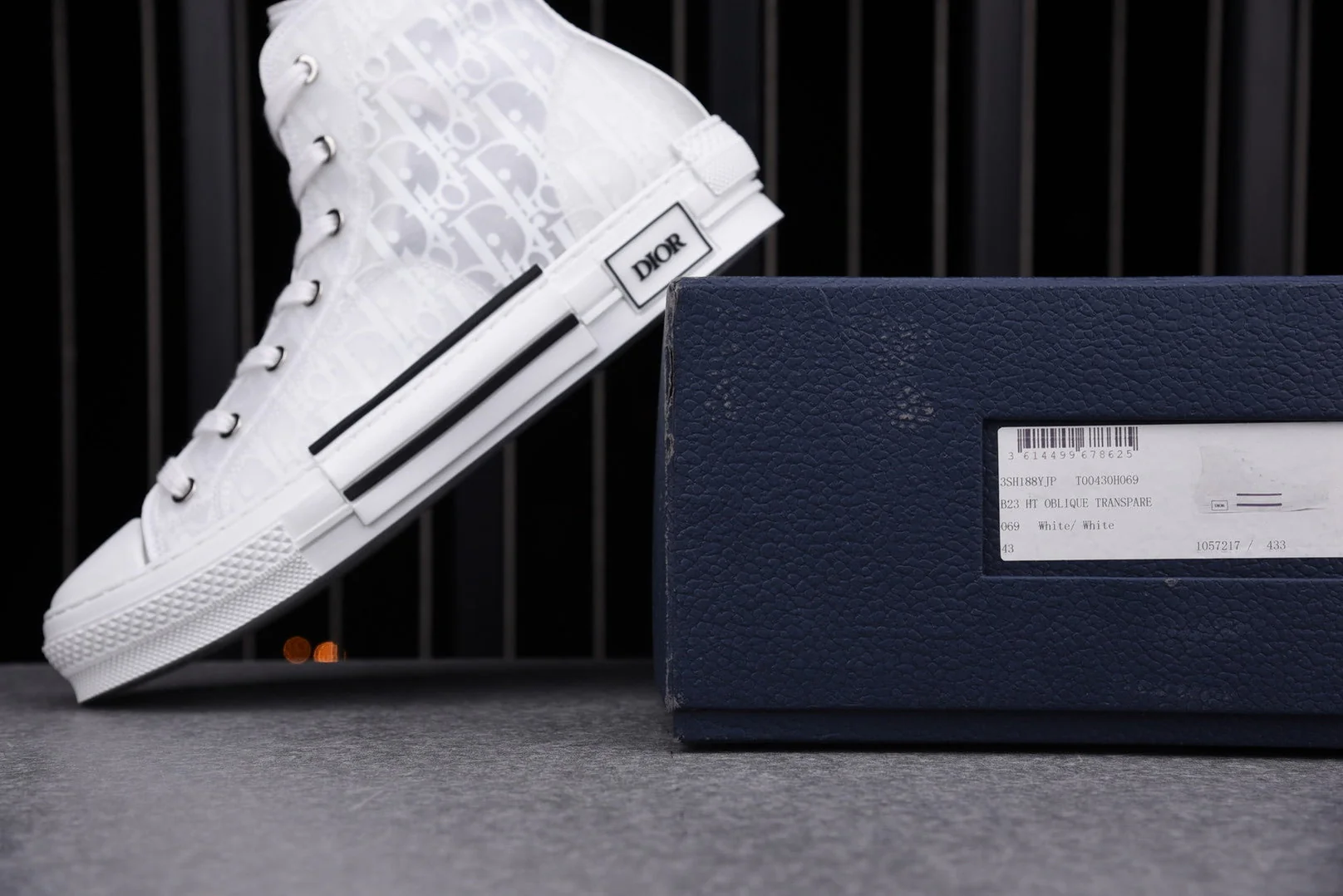 D1or B23 High 'Oblique White'