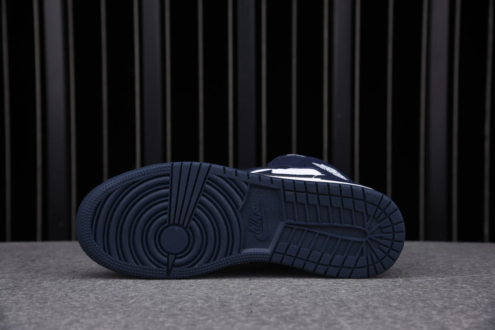 AJ1 Mid GS 'Obsidian'