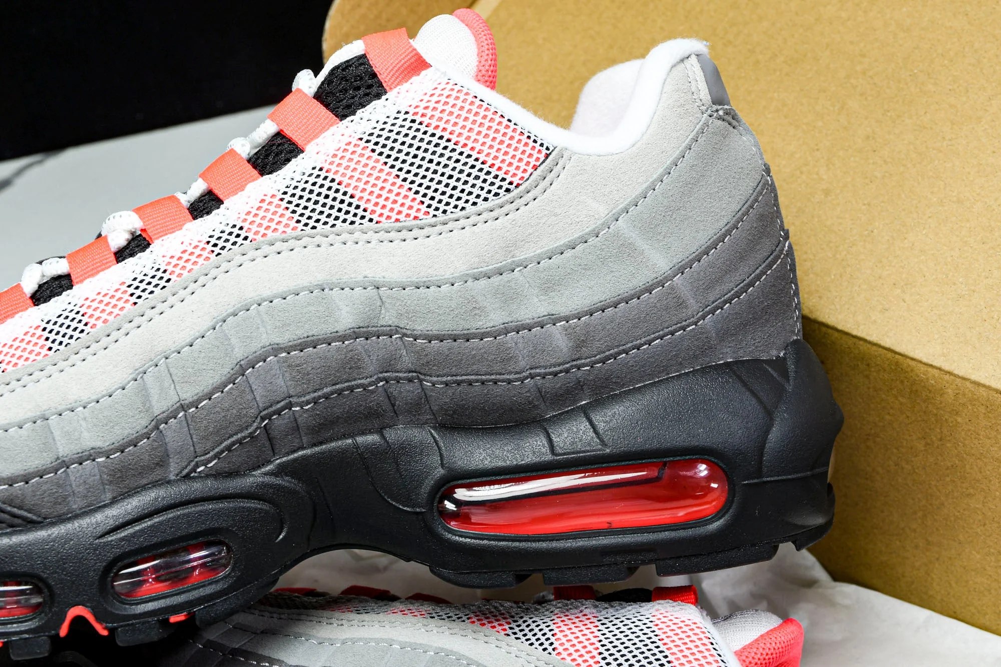 AM95 OG 'Solar Red'