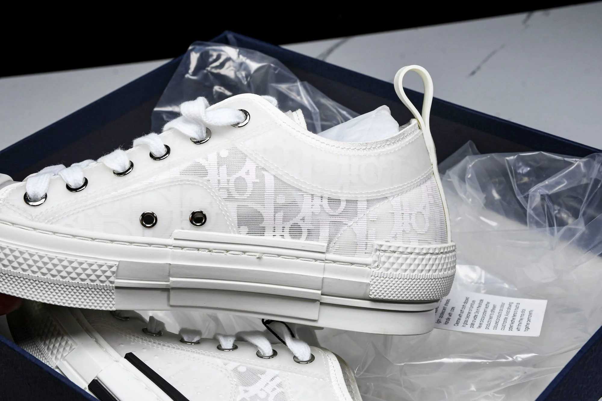 D1or B23 Low 'Oblique White'