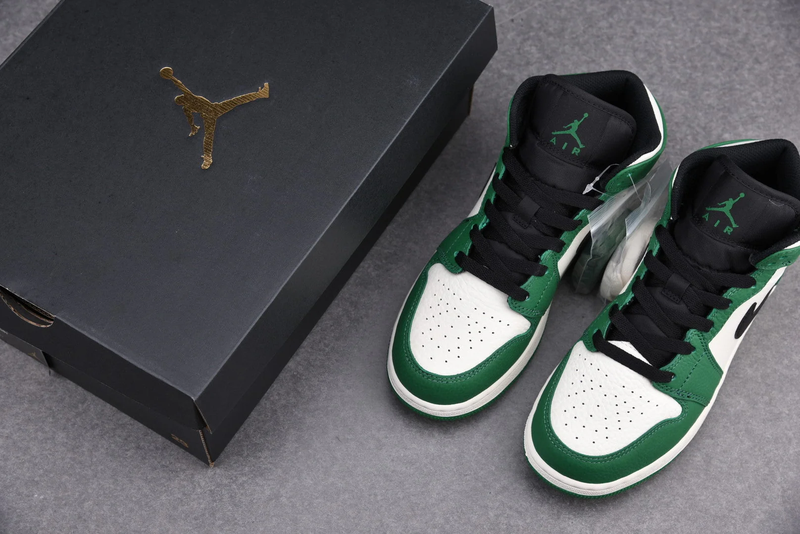 AJ1 Mid SE GS 'Pine Green'