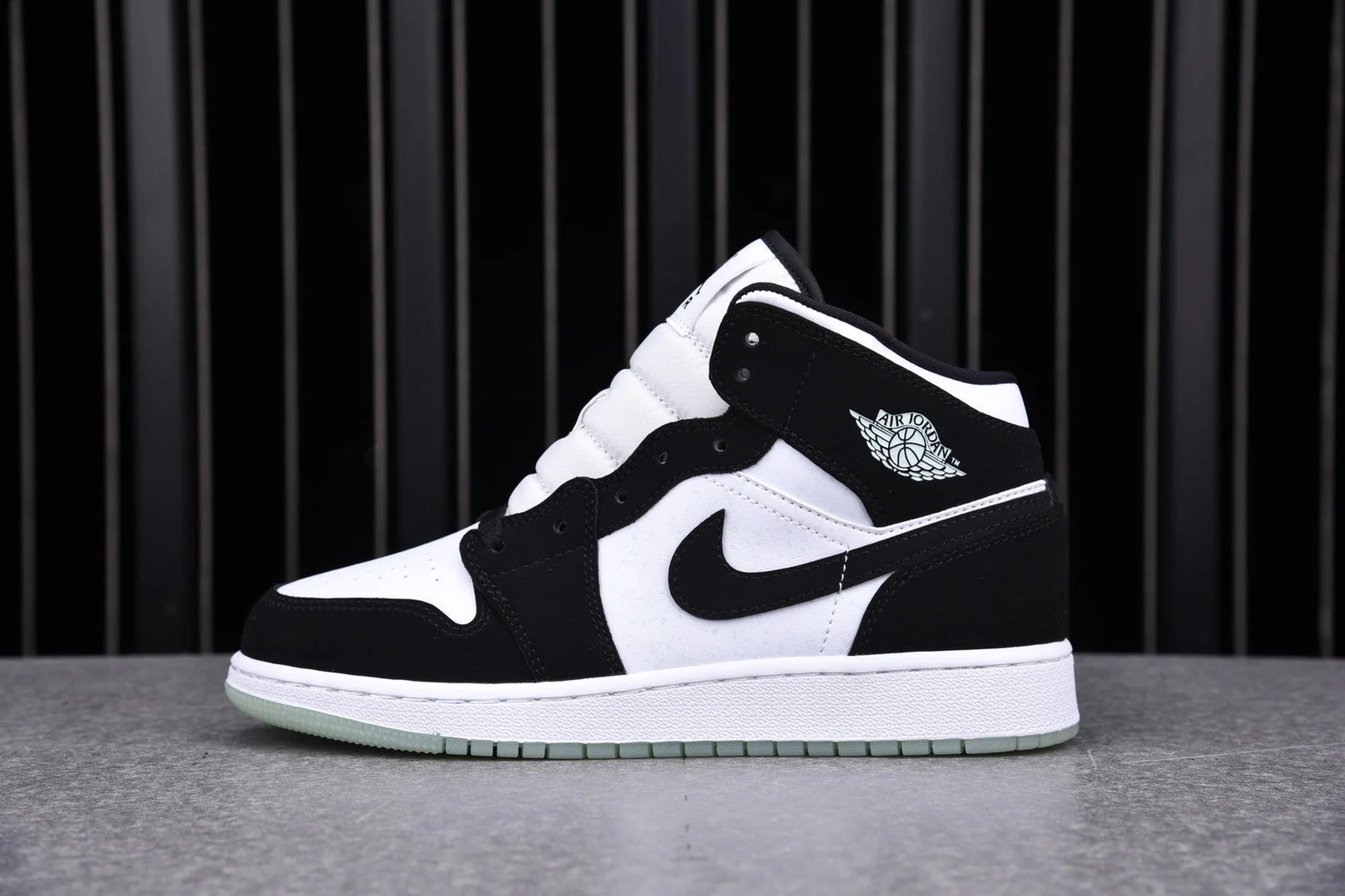 AJ1 Mid SE GS 'Glow in the Dark Panda'