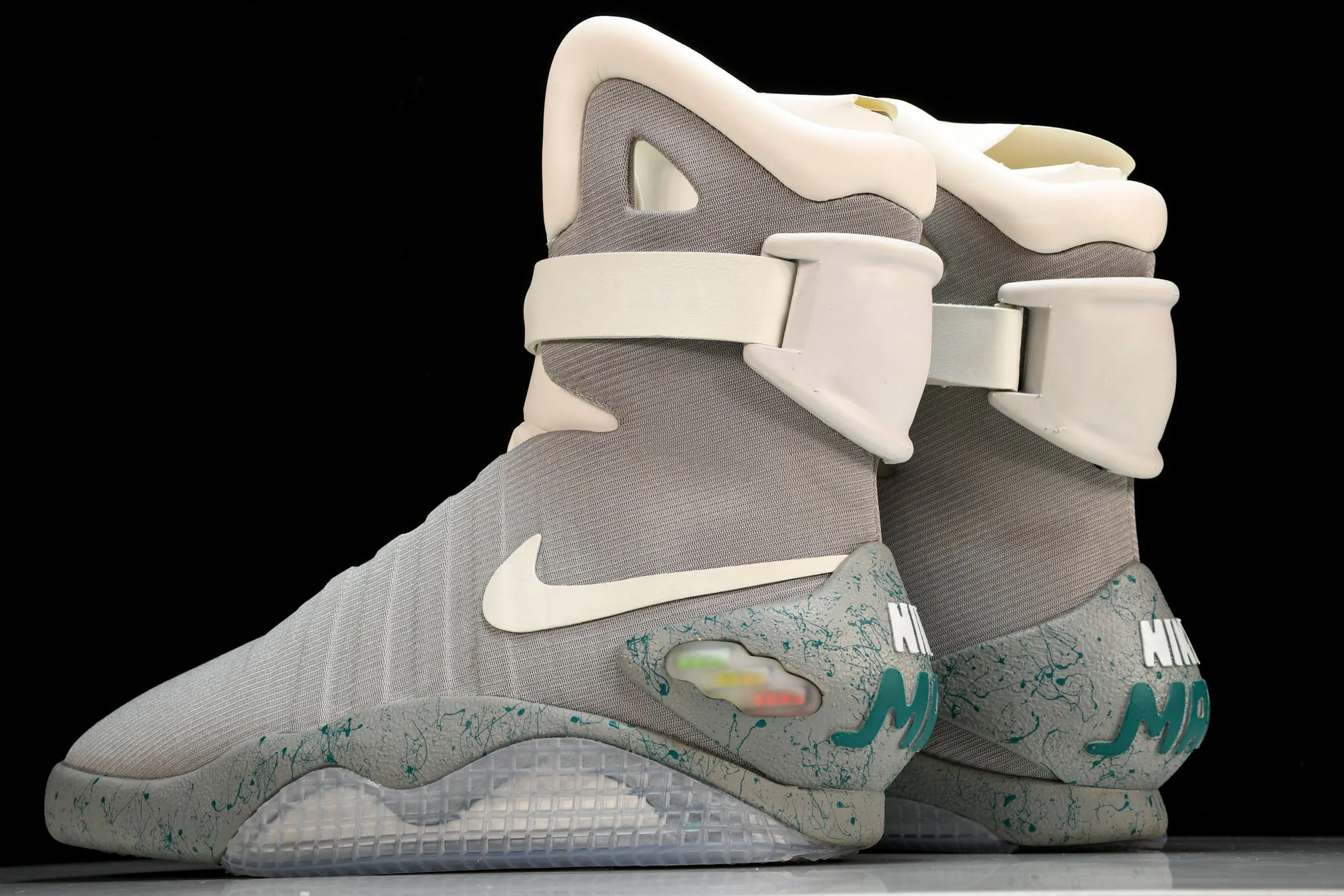 Air MAG Back to The Future (Self-Lacing - 2016)