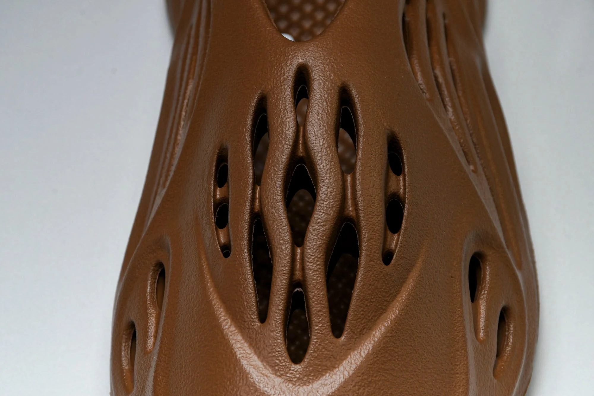 Yzy Foam RNNR 'Clay Red'