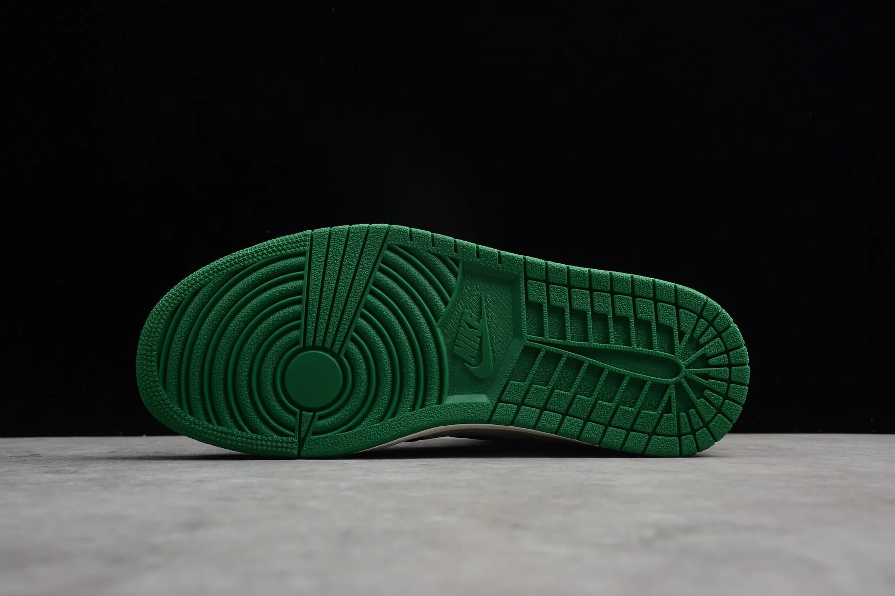 AJ1 Retro High Pine Green