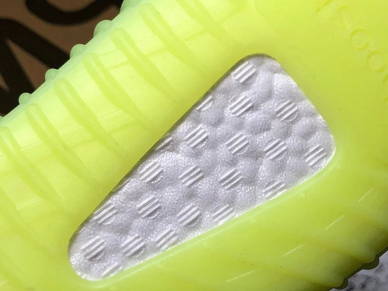 Yzy Boost 350 v2 Glow