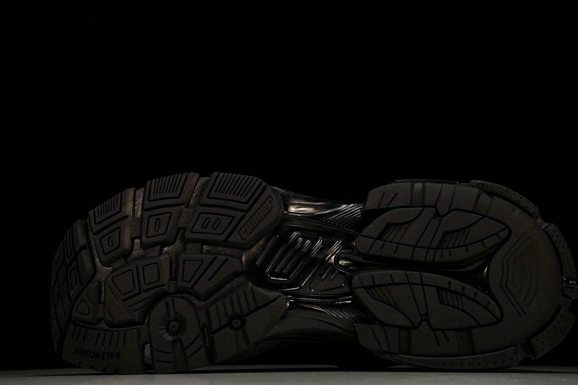 Runner 'Triple Black - Glossy'