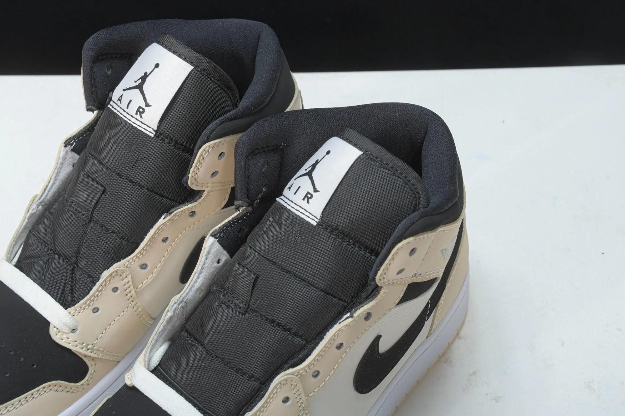 AJ1 Mid 'Barely Orange'