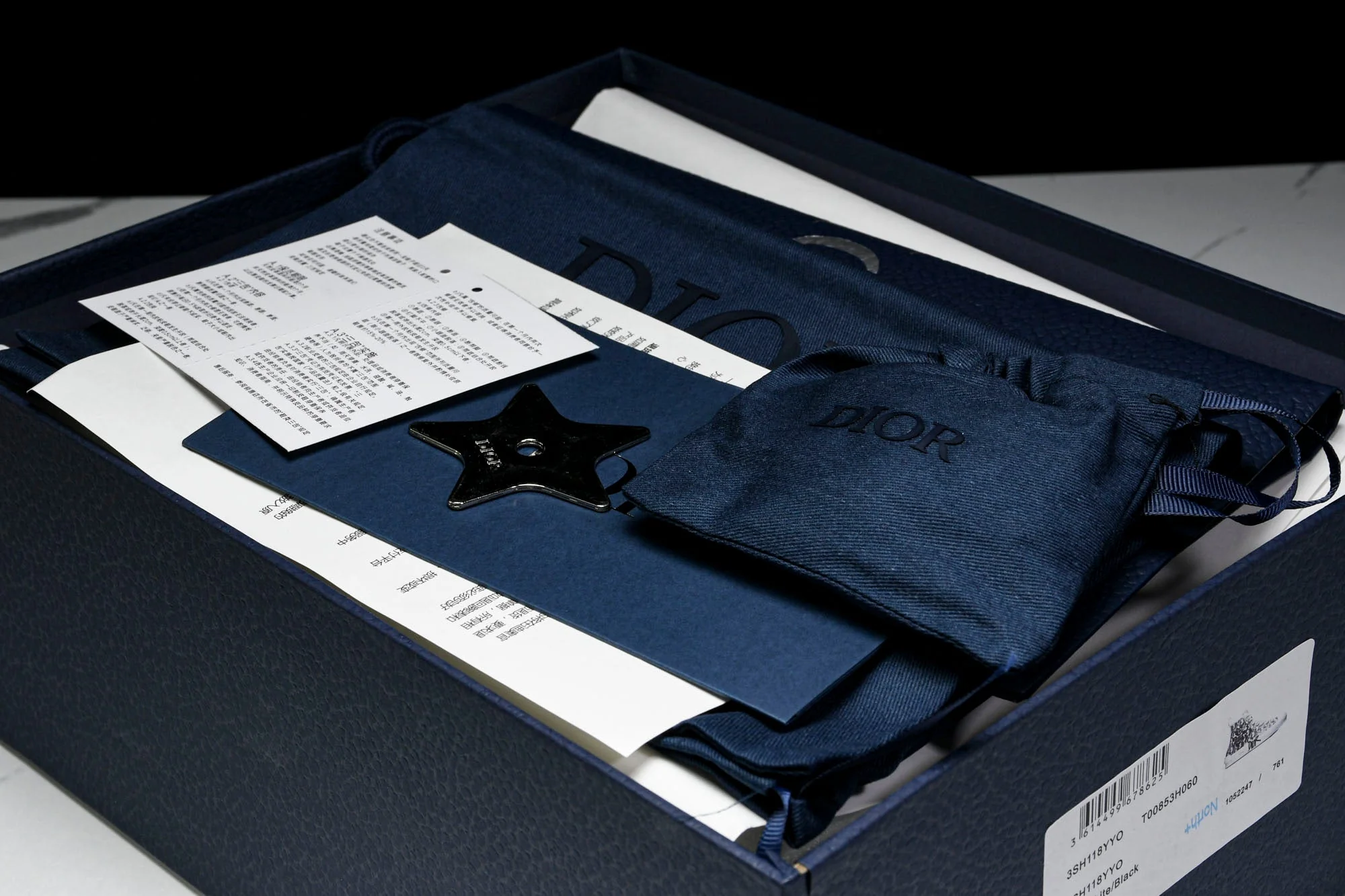 D1or B23 High x Shawn Stussy 'Bee Embroidery Patch'