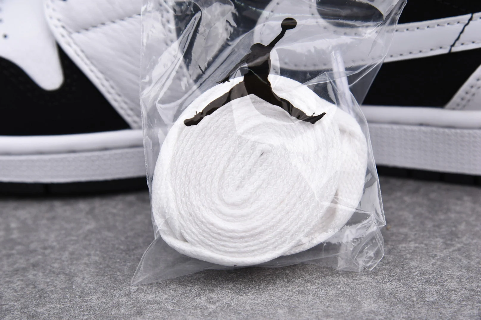 AJ1 Retro Mid 'Tuxedo'