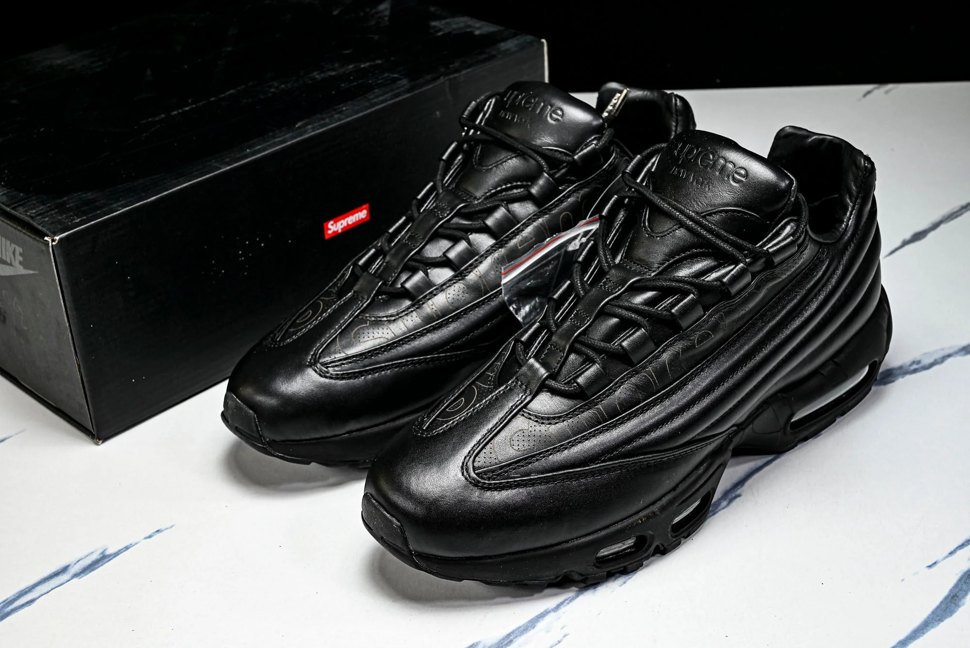 Supreme x AM95 Lux 'Black'