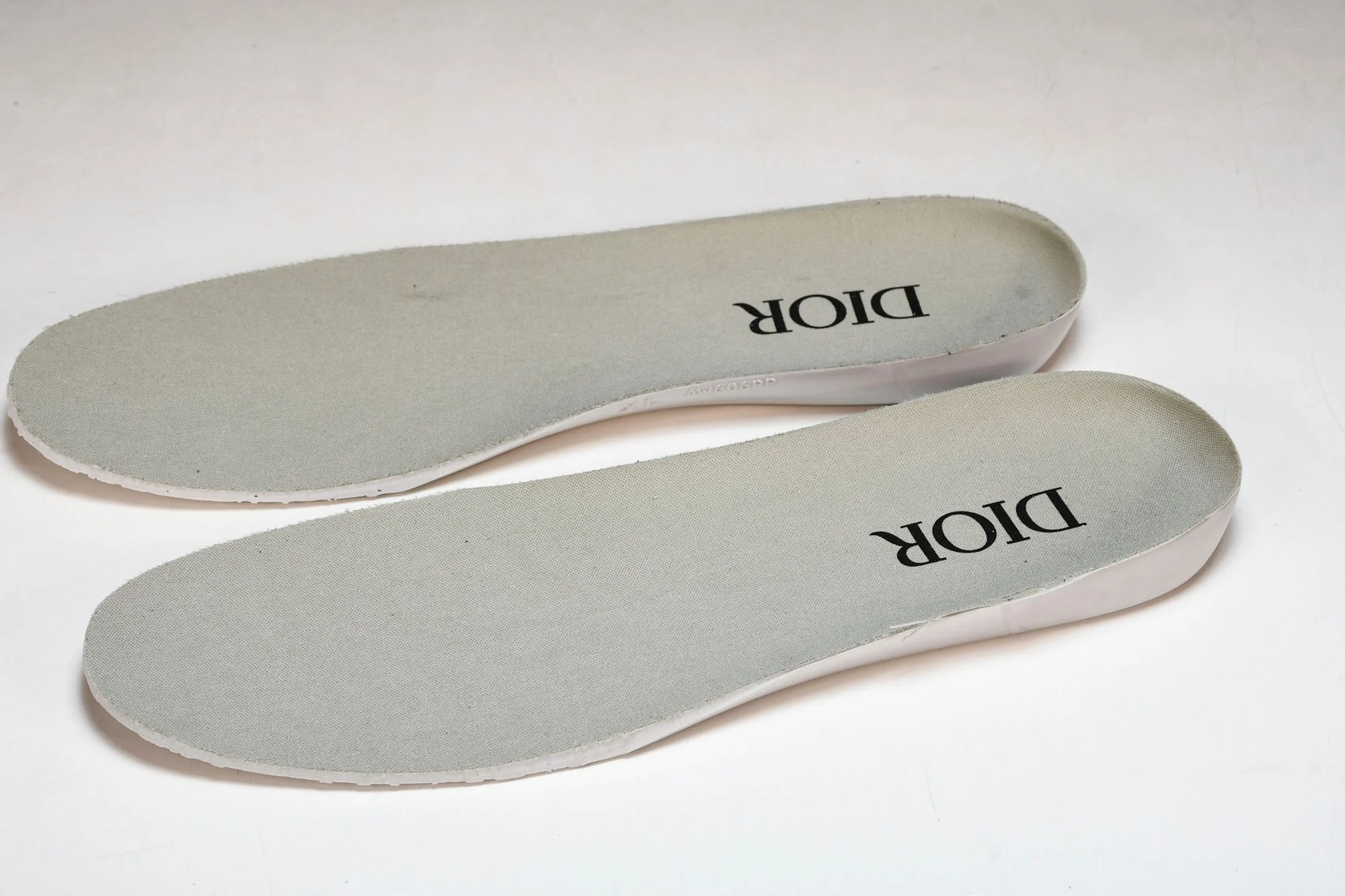 D1or B33 'Grey White Oblique'