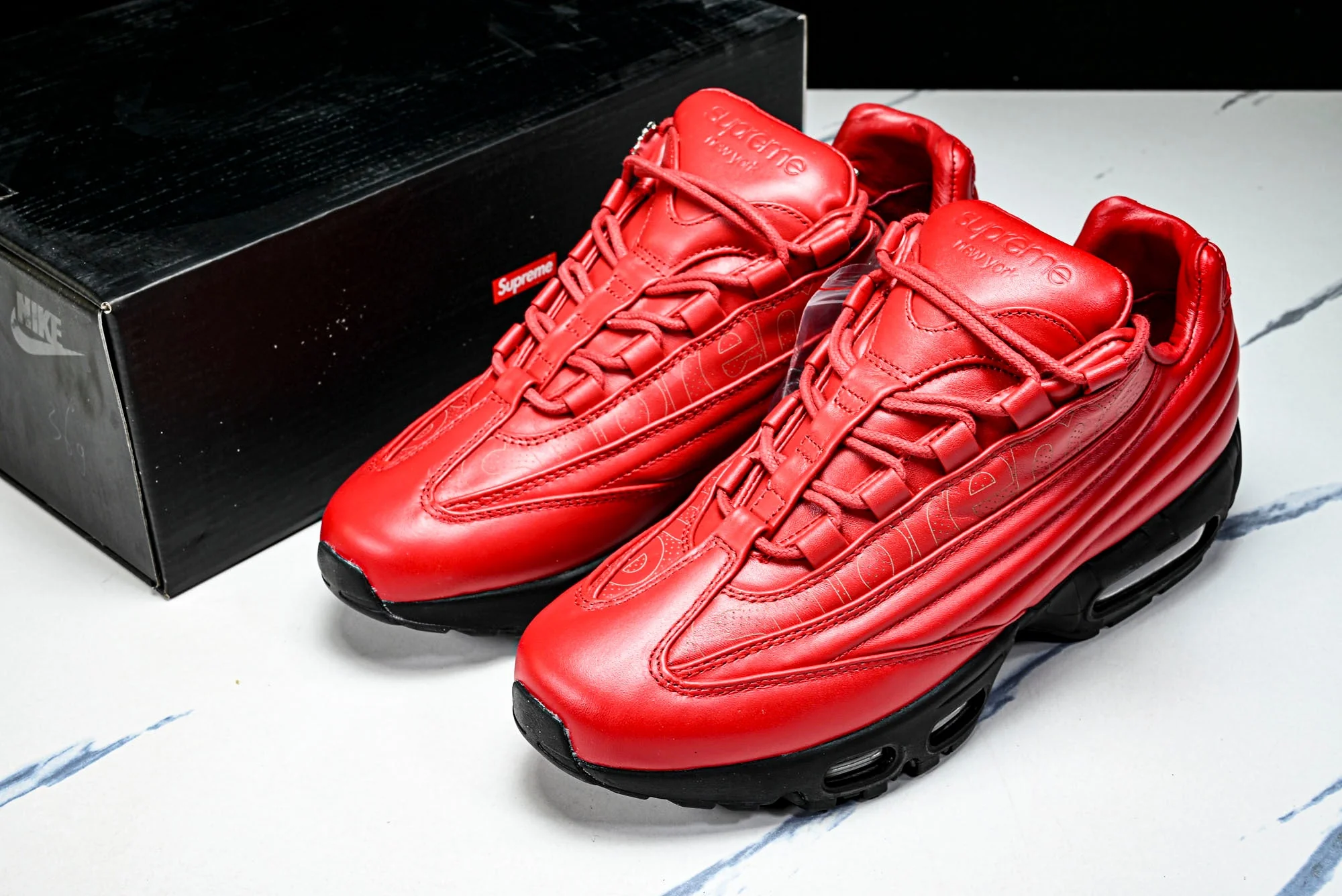 Supreme x AM95 Lux 'Gym Red'