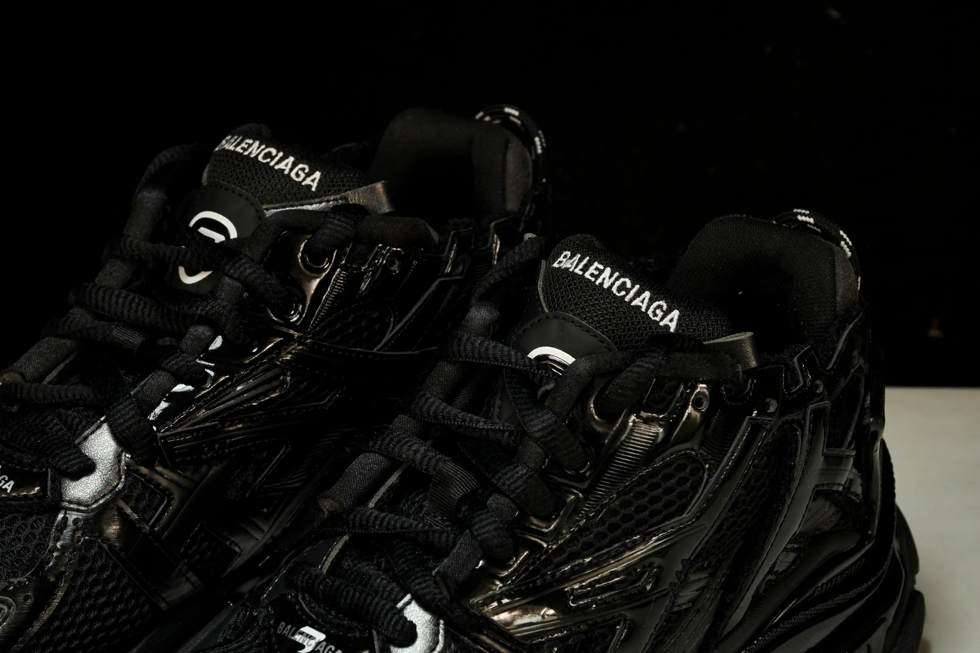 Runner 'Triple Black - Glossy'