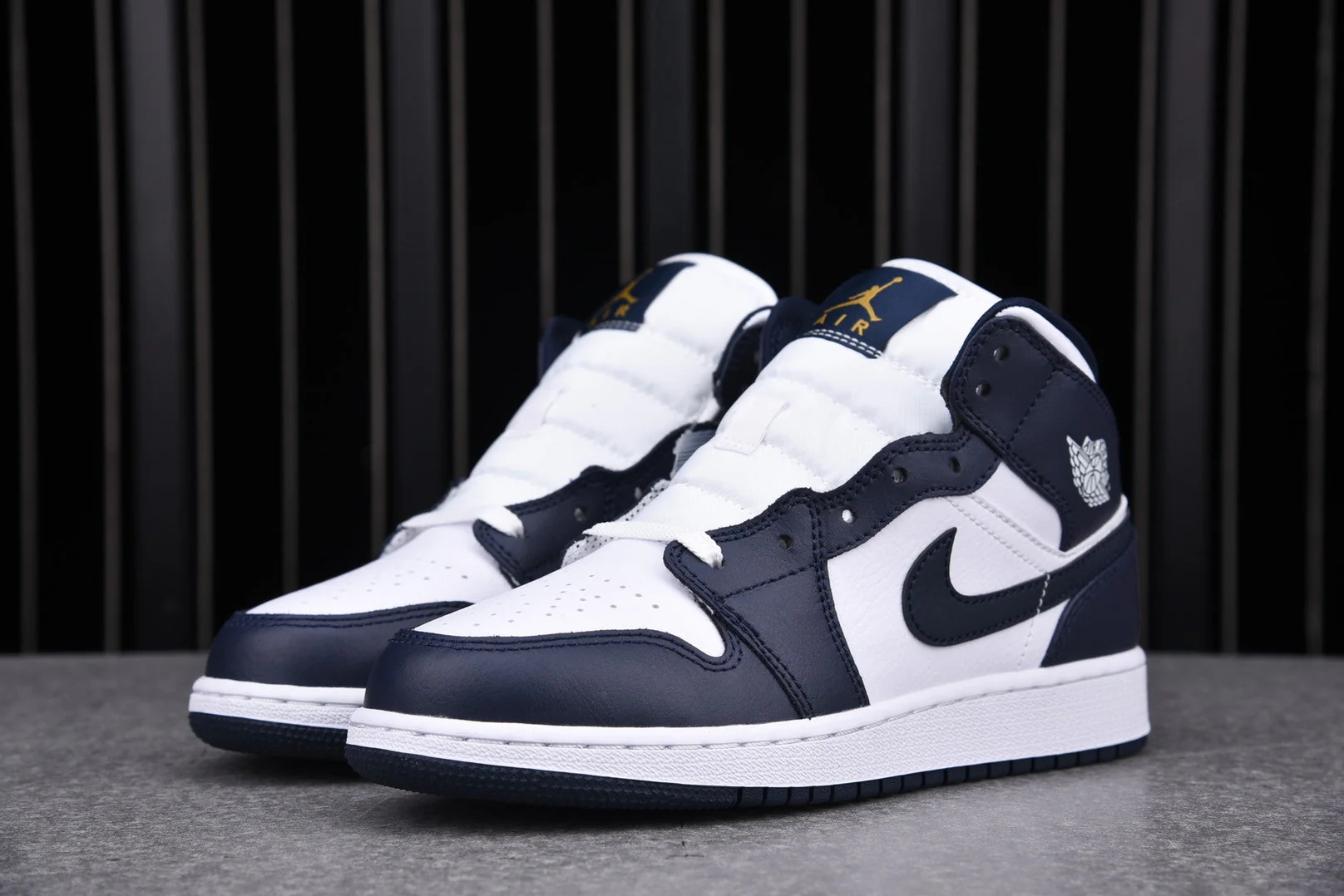 AJ1 Mid GS 'Obsidian'