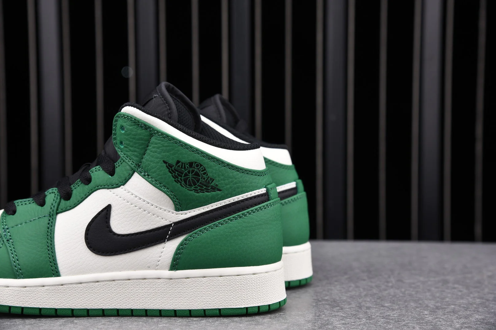 AJ1 Mid SE GS 'Pine Green'