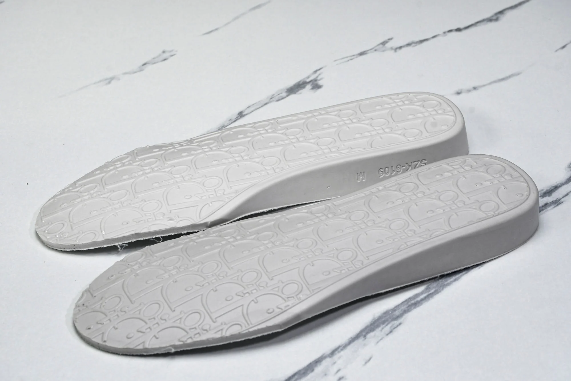 D1or B23 High 'Oblique Red Blue Pixel'