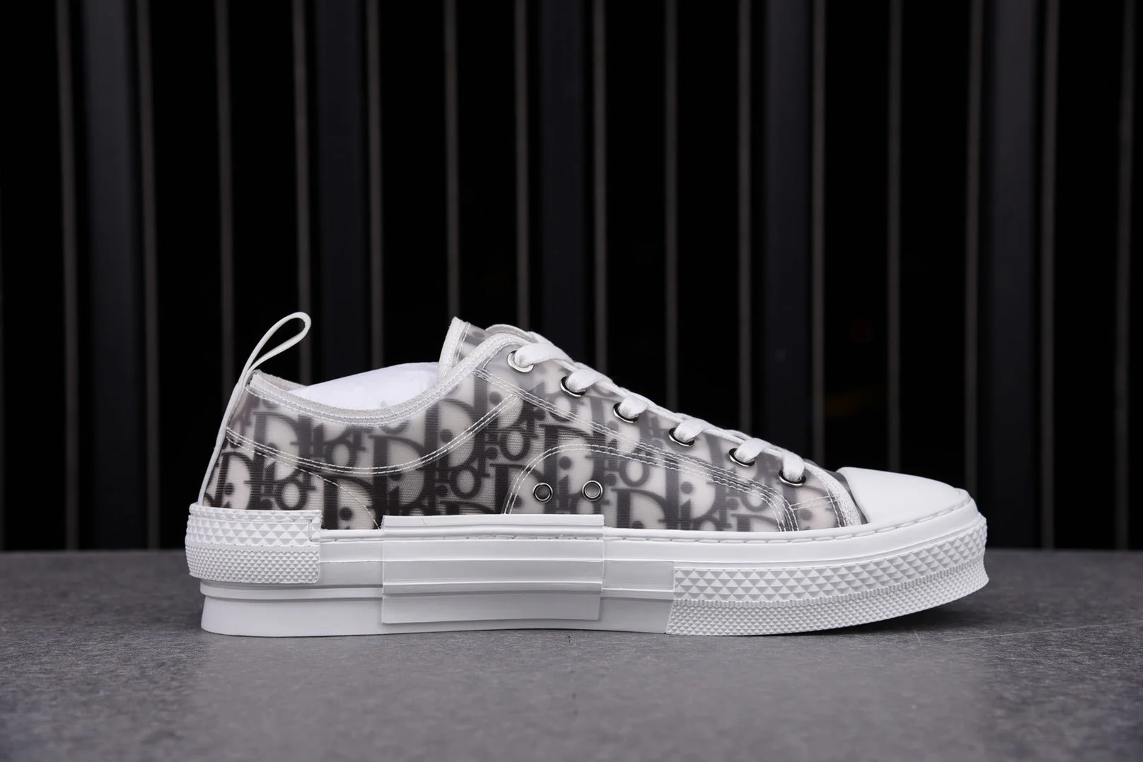 D1or B23 Low 'Oblique'